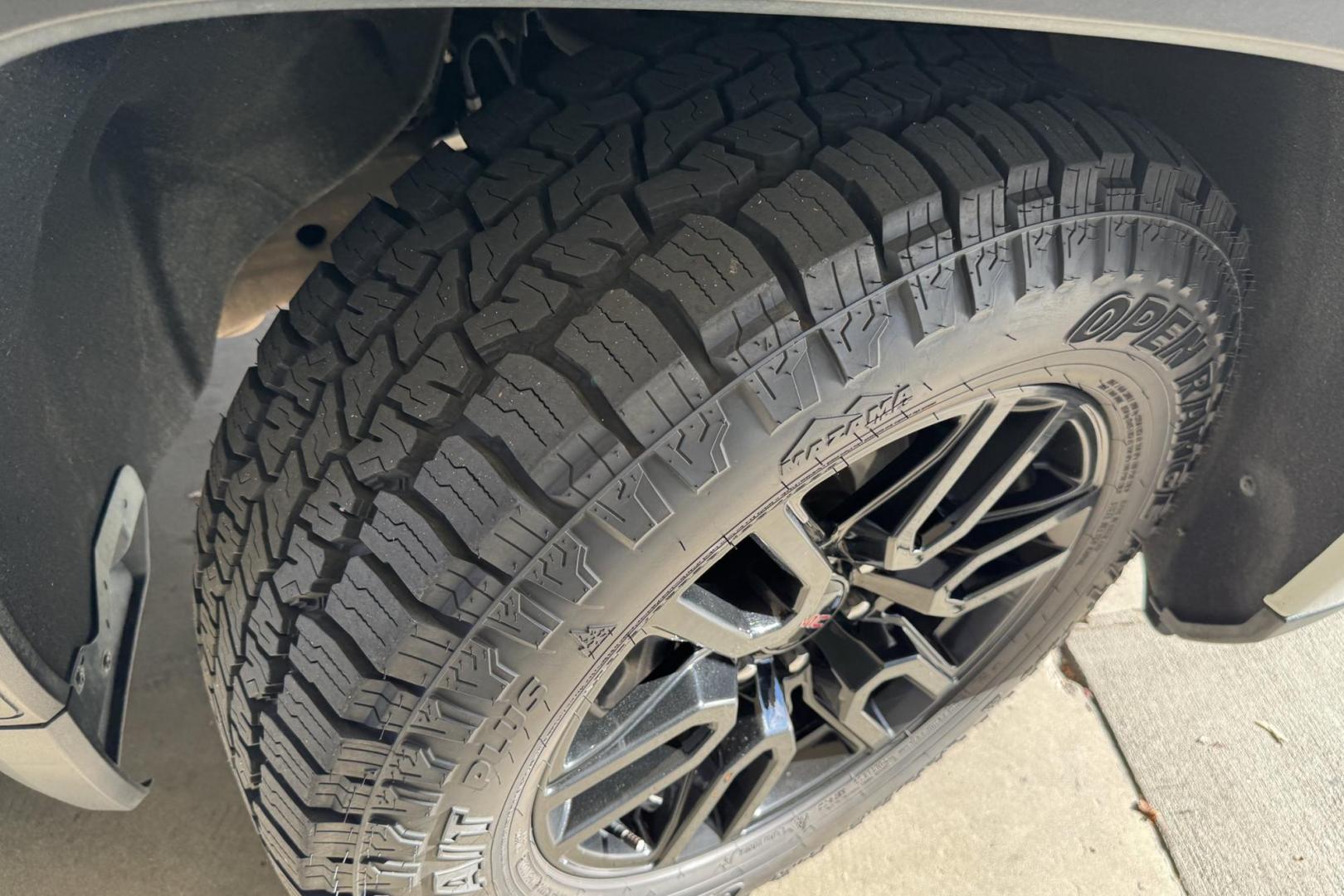 2022 Summit White /Jet Black GMC Sierra 1500 Elevation (1GTUUCED4NZ) with an V8 5.3 Liter engine, Automatic 10 Speed transmission, located at 2304 W. Main St., Boise, ID, 83702, (208) 342-7777, 43.622105, -116.218658 - New Tires! Well Optioned And Clean! - Photo#27