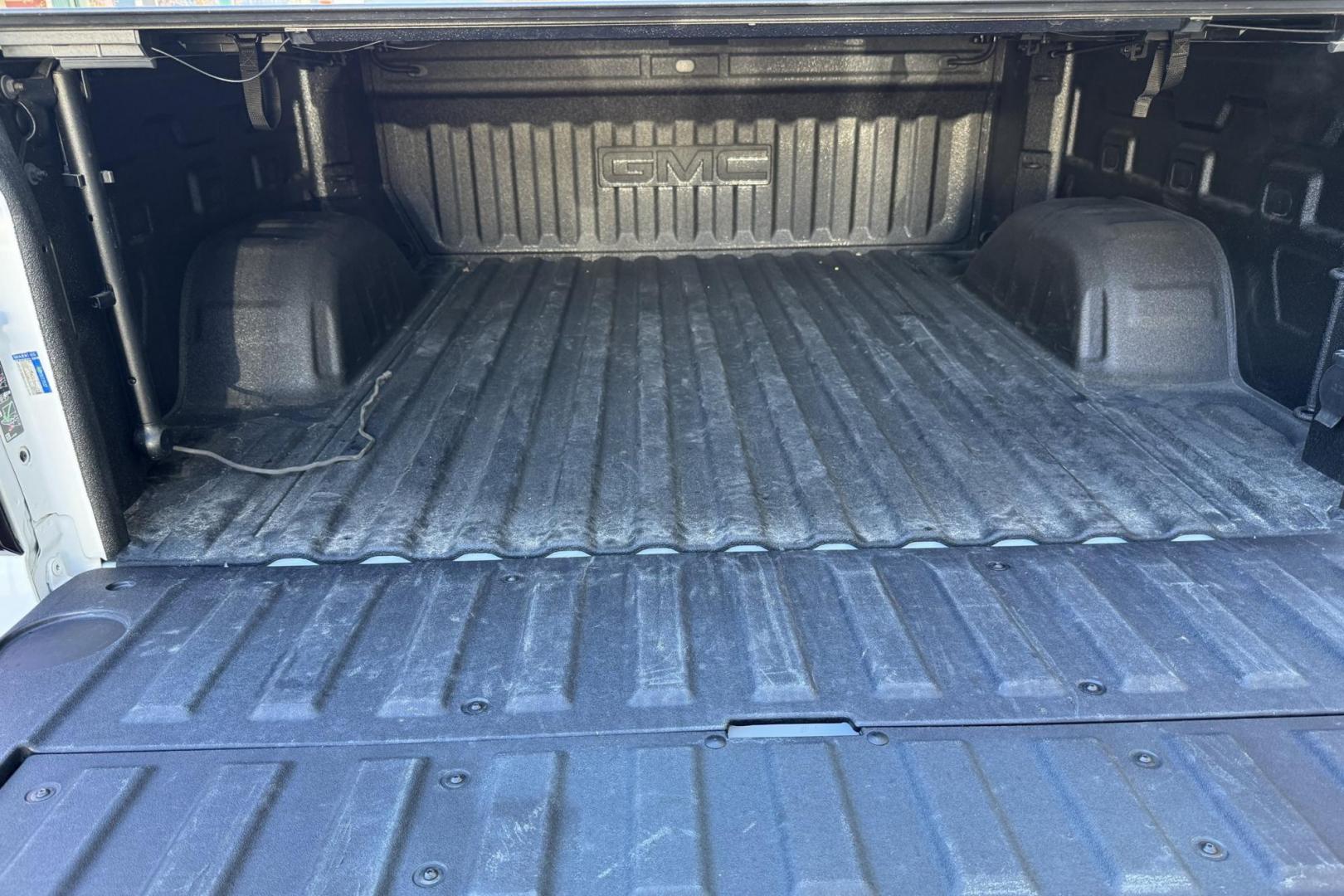 2022 Summit White /Jet Black GMC Sierra 1500 Elevation (1GTUUCED4NZ) with an V8 5.3 Liter engine, Automatic 10 Speed transmission, located at 2304 W. Main St., Boise, ID, 83702, (208) 342-7777, 43.622105, -116.218658 - New Tires! Well Optioned And Clean! - Photo#31