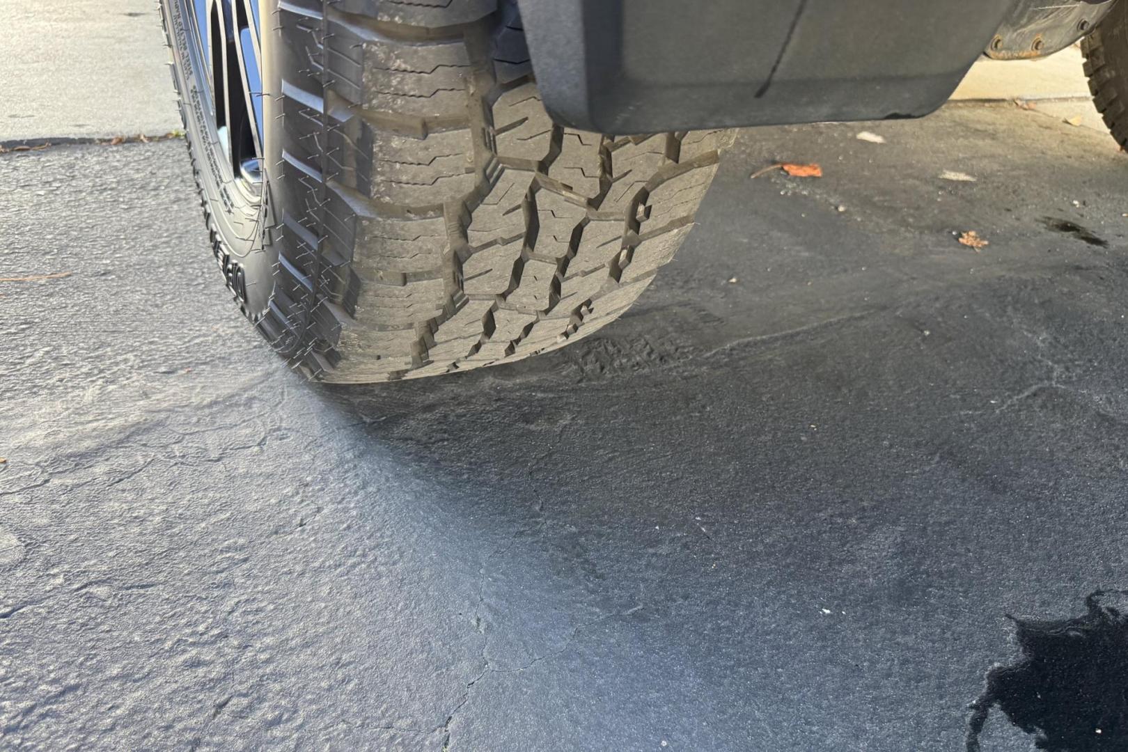 2022 Summit White /Jet Black GMC Sierra 1500 Elevation (1GTUUCED4NZ) with an V8 5.3 Liter engine, Automatic 10 Speed transmission, located at 2304 W. Main St., Boise, ID, 83702, (208) 342-7777, 43.622105, -116.218658 - New Tires! Well Optioned And Clean! - Photo#32