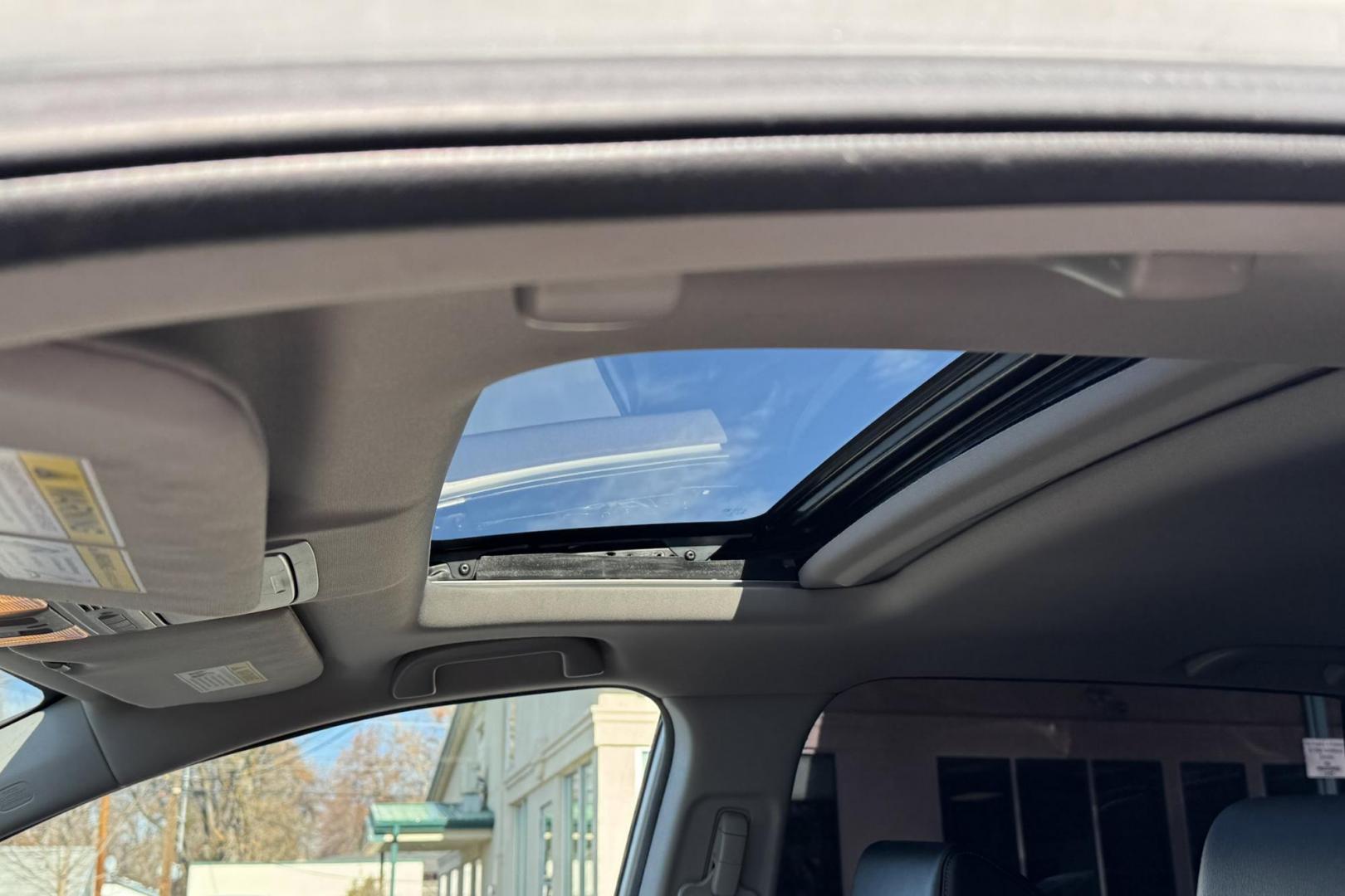 2019 Pearl White /Black Honda CR-V EX-L (JHLRW2H85KX) with an 4 Cyl 1.5 Liter Turbo engine, Automatic transmission, located at 2304 W. Main St., Boise, ID, 83702, (208) 342-7777, 43.622105, -116.218658 - New Tires! Nicely Optioned! Ready To Go! - Photo#4