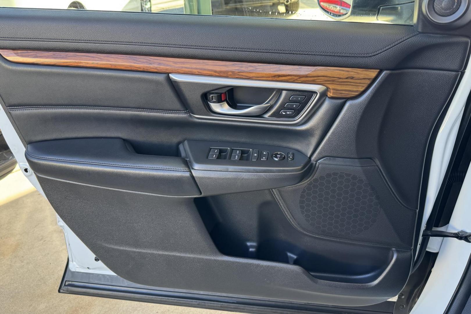 2019 Pearl White /Black Honda CR-V EX-L (JHLRW2H85KX) with an 4 Cyl 1.5 Liter Turbo engine, Automatic transmission, located at 2304 W. Main St., Boise, ID, 83702, (208) 342-7777, 43.622105, -116.218658 - New Tires! Nicely Optioned! Ready To Go! - Photo#5