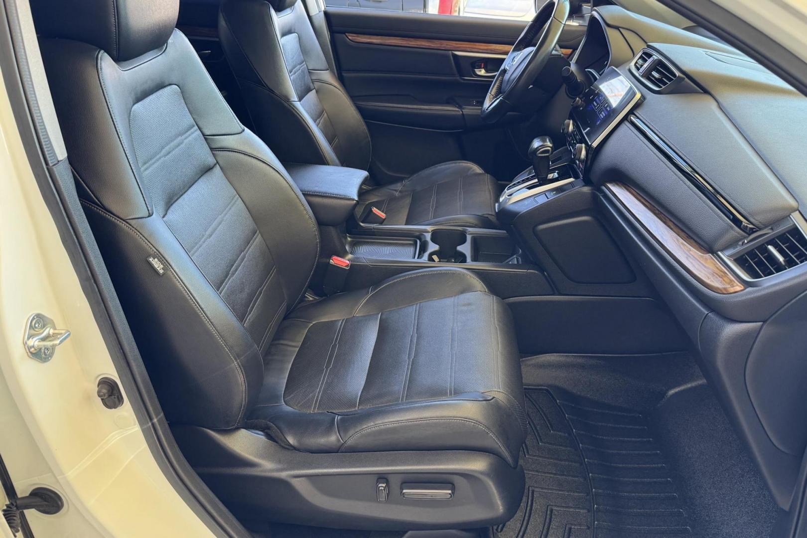 2019 Pearl White /Black Honda CR-V EX-L (JHLRW2H85KX) with an 4 Cyl 1.5 Liter Turbo engine, Automatic transmission, located at 2304 W. Main St., Boise, ID, 83702, (208) 342-7777, 43.622105, -116.218658 - New Tires! Nicely Optioned! Ready To Go! - Photo#18