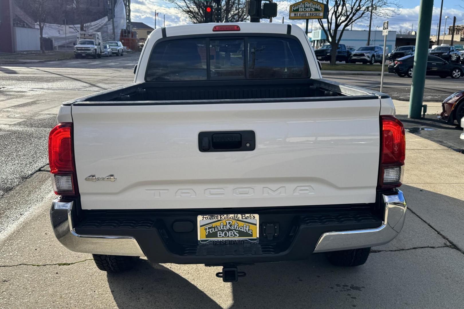 2020 Super White /Black Toyota Tacoma SR5 (3TYSX5EN7LT) with an 4 Cyl 2.7 Liter engine, Automatic 6 Speed transmission, located at 2304 W. Main St., Boise, ID, 83702, (208) 342-7777, 43.622105, -116.218658 - Photo#1