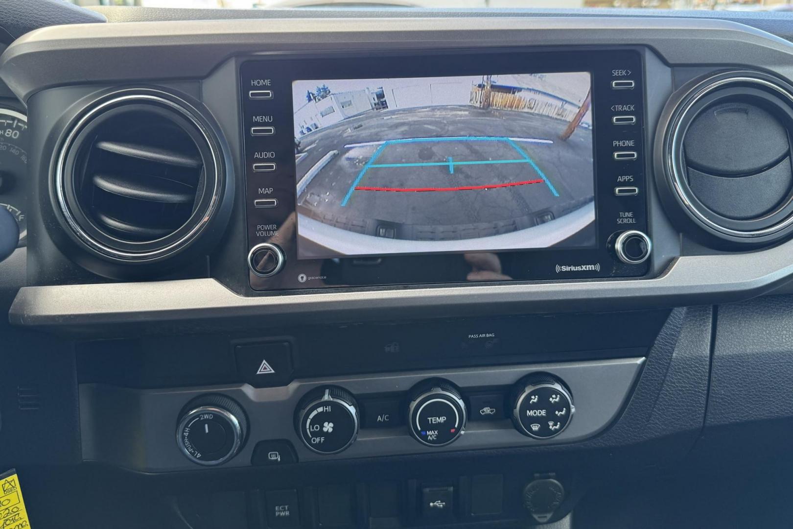 2020 Super White /Black Toyota Tacoma SR5 (3TYSX5EN7LT) with an 4 Cyl 2.7 Liter engine, Automatic 6 Speed transmission, located at 2304 W. Main St., Boise, ID, 83702, (208) 342-7777, 43.622105, -116.218658 - Photo#4