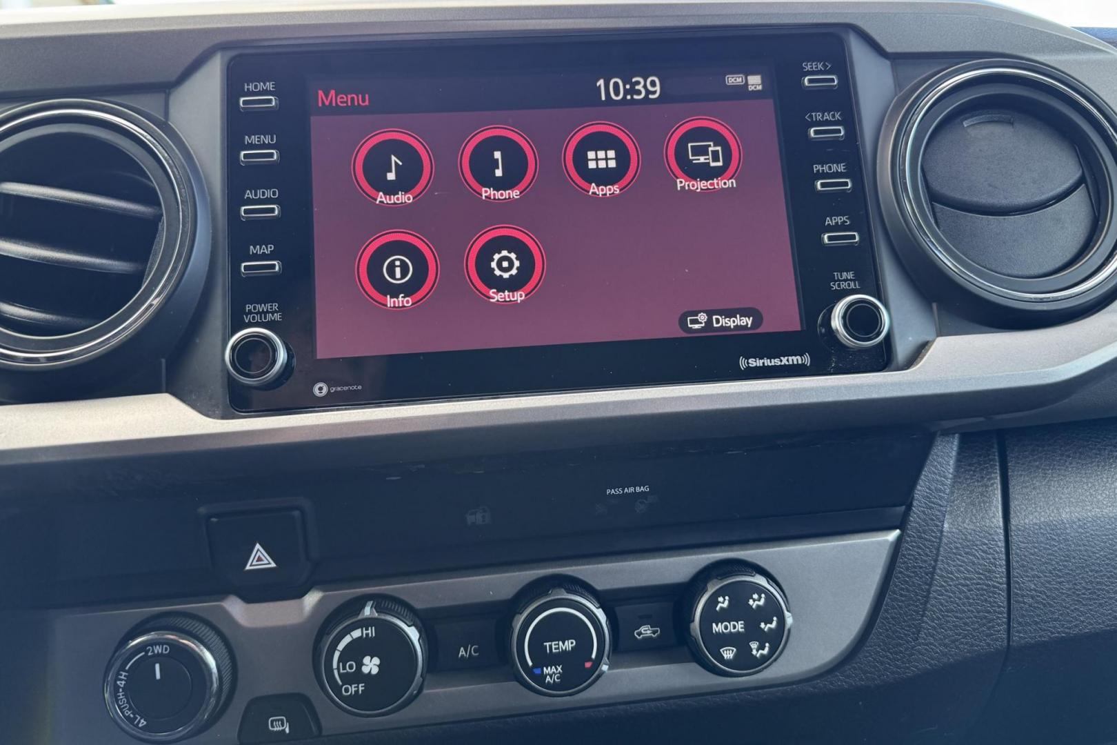 2020 Super White /Black Toyota Tacoma SR5 (3TYSX5EN7LT) with an 4 Cyl 2.7 Liter engine, Automatic 6 Speed transmission, located at 2304 W. Main St., Boise, ID, 83702, (208) 342-7777, 43.622105, -116.218658 - Photo#5