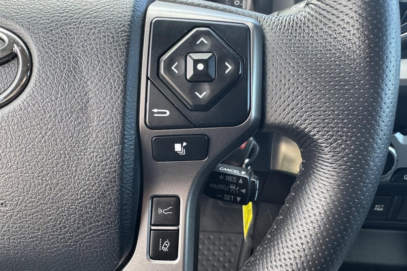 2020 Super White /Black Toyota Tacoma SR5 (3TYSX5EN7LT) with an 4 Cyl 2.7 Liter engine, Automatic 6 Speed transmission, located at 2304 W. Main St., Boise, ID, 83702, (208) 342-7777, 43.622105, -116.218658 - Photo#8