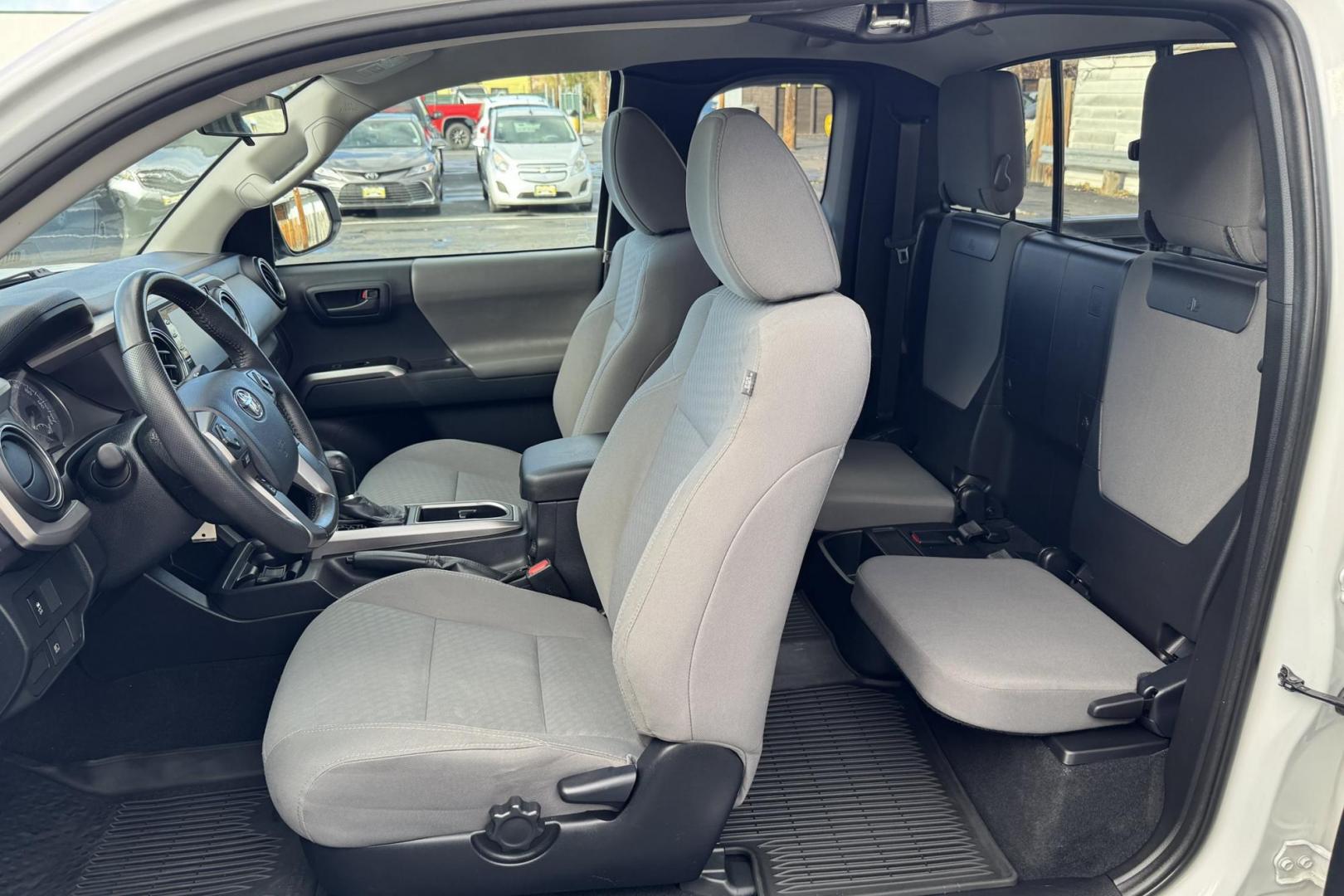 2020 Super White /Black Toyota Tacoma SR5 (3TYSX5EN7LT) with an 4 Cyl 2.7 Liter engine, Automatic 6 Speed transmission, located at 2304 W. Main St., Boise, ID, 83702, (208) 342-7777, 43.622105, -116.218658 - Photo#10