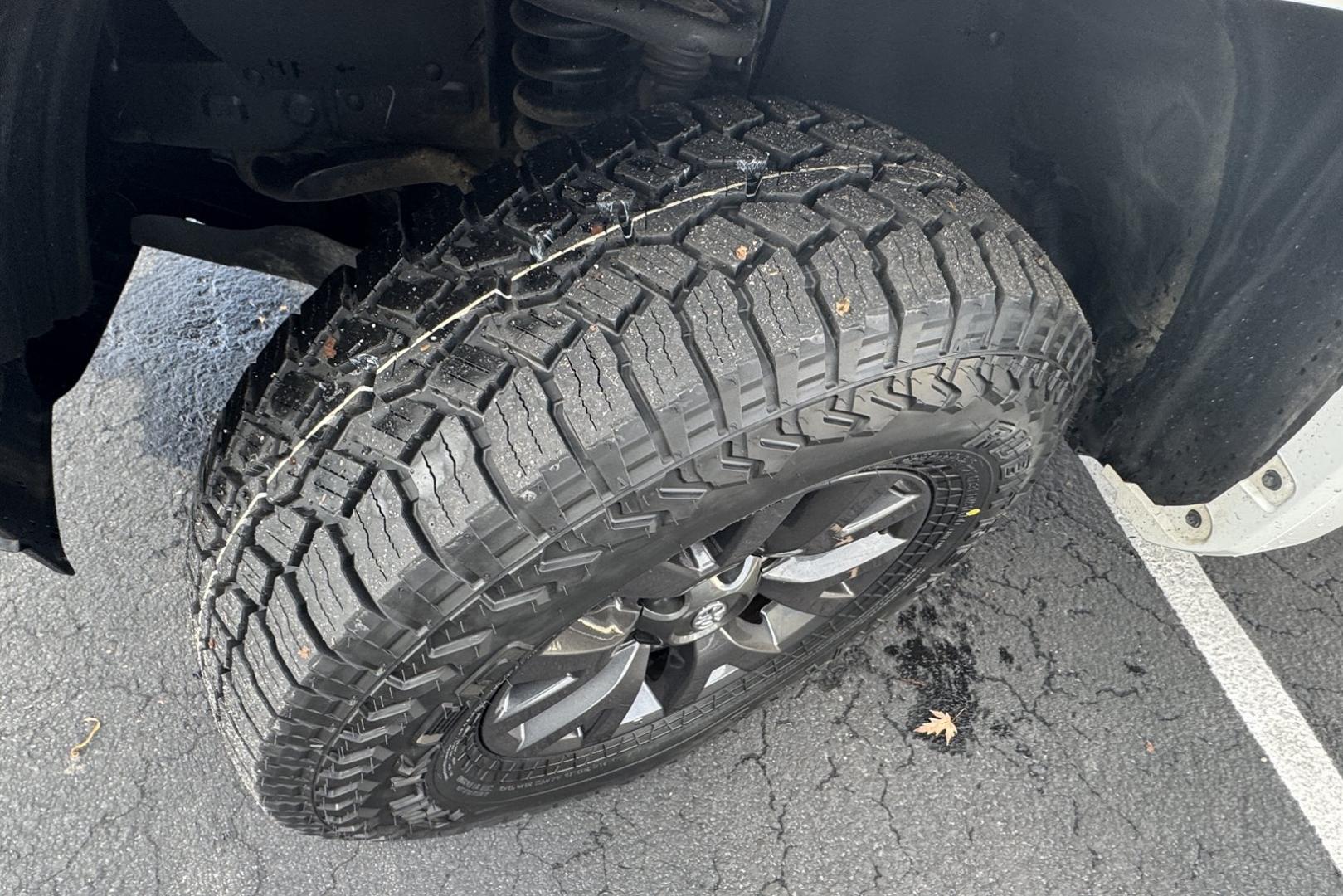 2020 Super White /Black Toyota Tacoma SR5 (3TYSX5EN7LT) with an 4 Cyl 2.7 Liter engine, Automatic 6 Speed transmission, located at 2304 W. Main St., Boise, ID, 83702, (208) 342-7777, 43.622105, -116.218658 - Photo#11