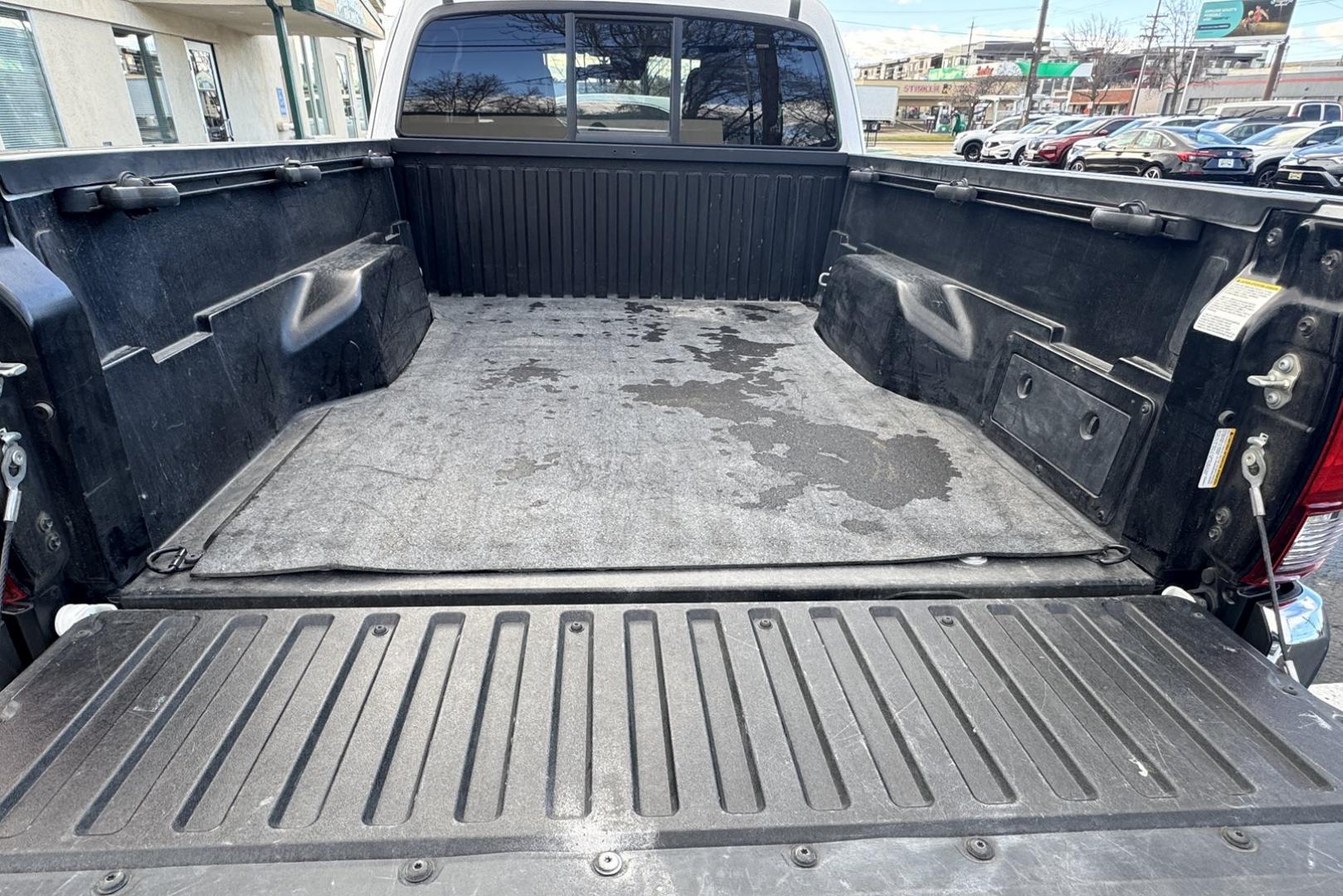 2020 Super White /Black Toyota Tacoma SR5 (3TYSX5EN7LT) with an 4 Cyl 2.7 Liter engine, Automatic 6 Speed transmission, located at 2304 W. Main St., Boise, ID, 83702, (208) 342-7777, 43.622105, -116.218658 - Photo#15