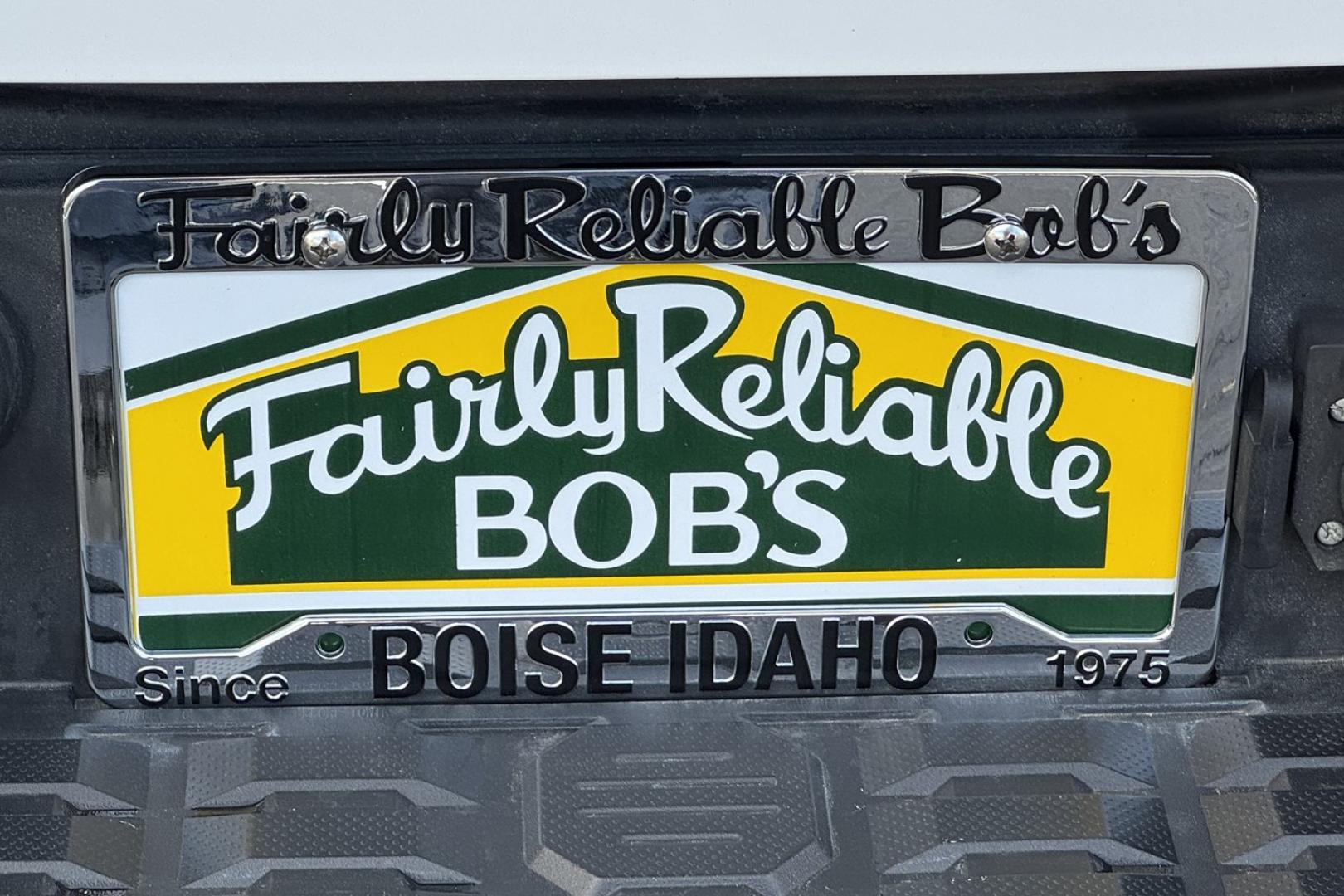 2020 Super White /Black Toyota Tacoma SR5 (3TYSX5EN7LT) with an 4 Cyl 2.7 Liter engine, Automatic 6 Speed transmission, located at 2304 W. Main St., Boise, ID, 83702, (208) 342-7777, 43.622105, -116.218658 - Photo#19