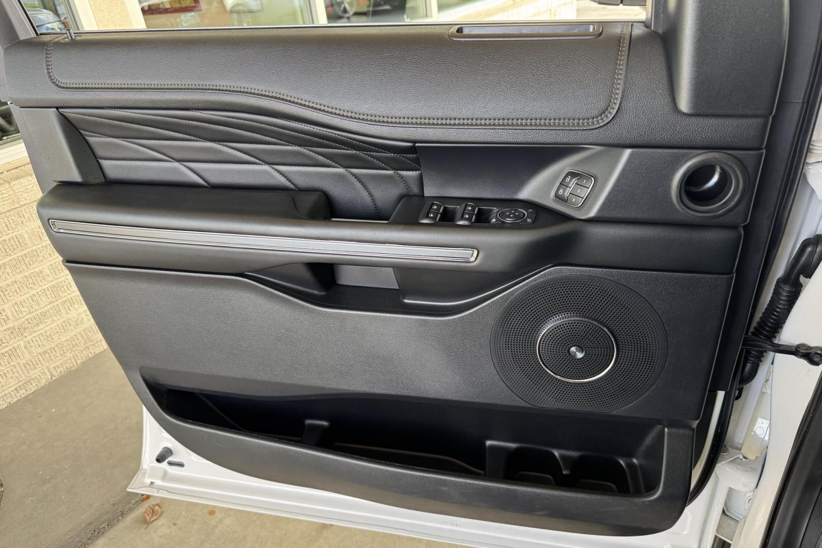 2019 White /Black Ford Expedition Max Platinum (1FMJK1MT9KE) with an V6 3.5 Liter Twin Turbo engine, Automatic 10 Speed transmission, located at 2304 W. Main St., Boise, ID, 83702, (208) 342-7777, 43.622105, -116.218658 - 7 Passenger! 4 Captains Chairs! Loaded With Comfort And Safety Features! - Photo#4