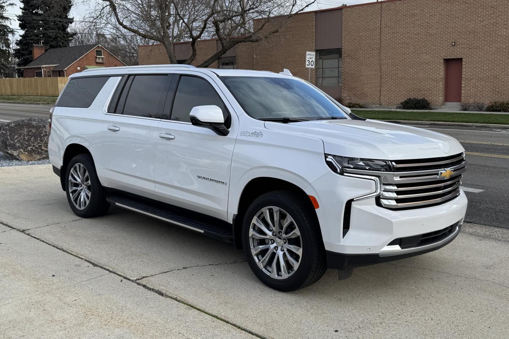 2024 Iridescent Pearl Tricoat /Jet Black Chevrolet Suburban High Country (1GNSKGKT4RR) with an 6 Cyl Duramax 3.0 Liter Turbo Diesel engine, Automatic 10 Speed transmission, located at 2304 W. Main St., Boise, ID, 83702, (208) 342-7777, 43.622105, -116.218658 - Remaining Factory Warranty! Great Fuel Economy! Ready To Go! - Photo#2