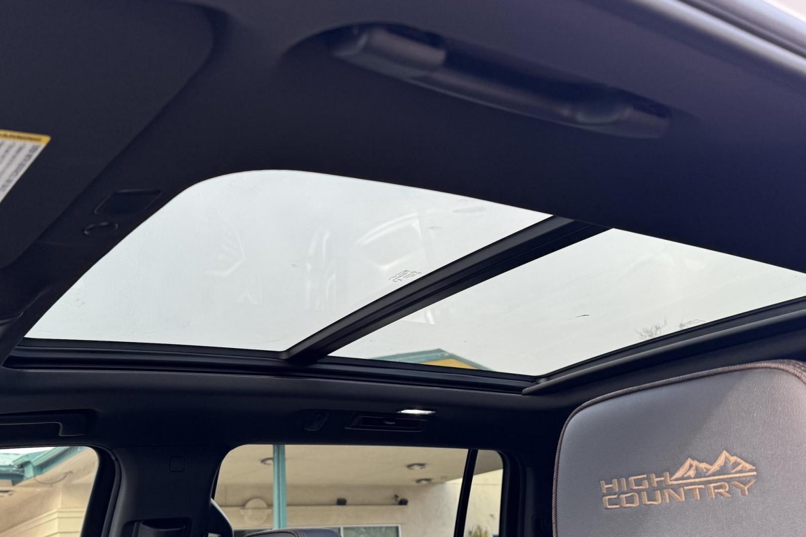 2024 Iridescent Pearl Tricoat /Jet Black Chevrolet Suburban High Country (1GNSKGKT4RR) with an 6 Cyl Duramax 3.0 Liter Turbo Diesel engine, Automatic 10 Speed transmission, located at 2304 W. Main St., Boise, ID, 83702, (208) 342-7777, 43.622105, -116.218658 - Remaining Factory Warranty! Great Fuel Economy! Ready To Go! - Photo#4