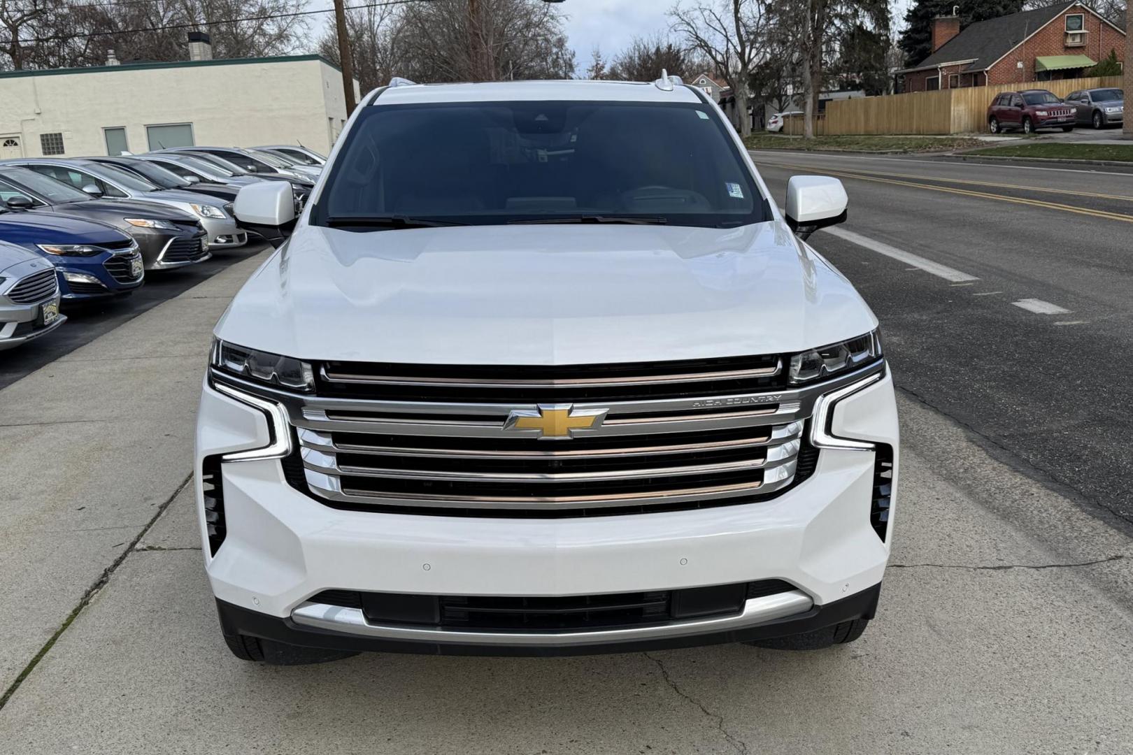 2024 Iridescent Pearl Tricoat /Jet Black Chevrolet Suburban High Country (1GNSKGKT4RR) with an 6 Cyl Duramax 3.0 Liter Turbo Diesel engine, Automatic 10 Speed transmission, located at 2304 W. Main St., Boise, ID, 83702, (208) 342-7777, 43.622105, -116.218658 - Remaining Factory Warranty! Great Fuel Economy! Ready To Go! - Photo#3