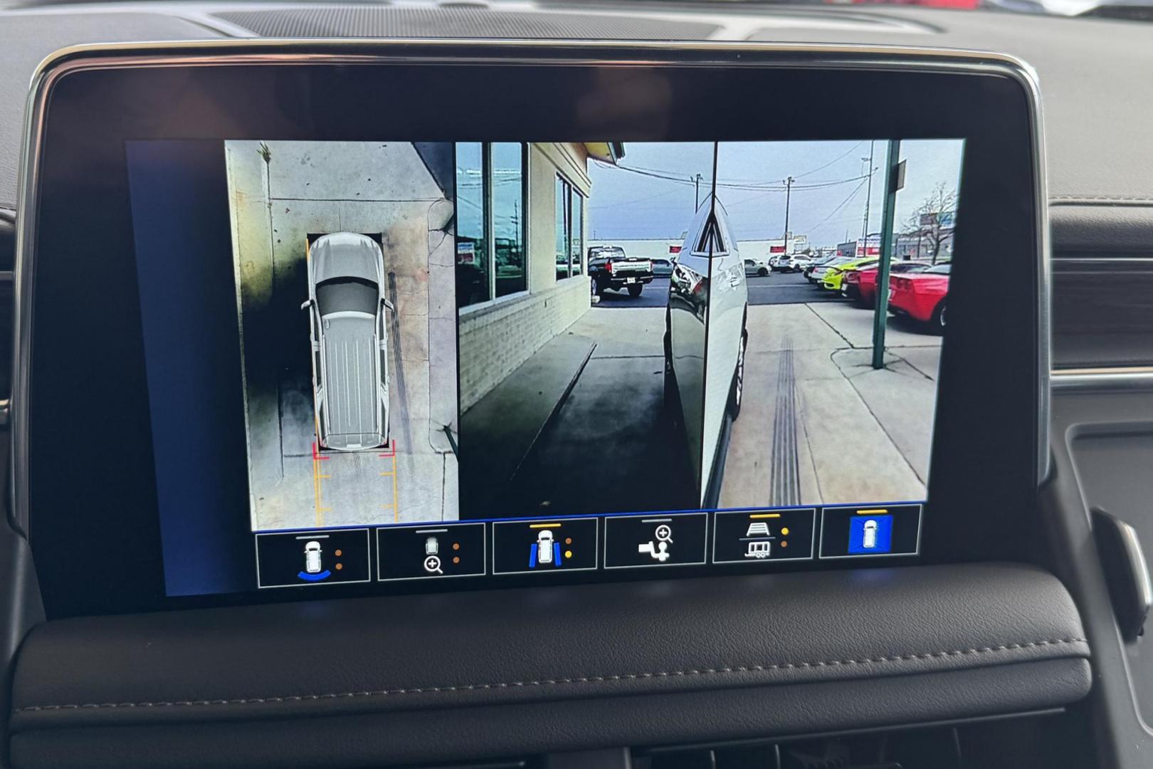 2024 Iridescent Pearl Tricoat /Jet Black Chevrolet Suburban High Country (1GNSKGKT4RR) with an 6 Cyl Duramax 3.0 Liter Turbo Diesel engine, Automatic 10 Speed transmission, located at 2304 W. Main St., Boise, ID, 83702, (208) 342-7777, 43.622105, -116.218658 - Remaining Factory Warranty! Great Fuel Economy! Ready To Go! - Photo#7