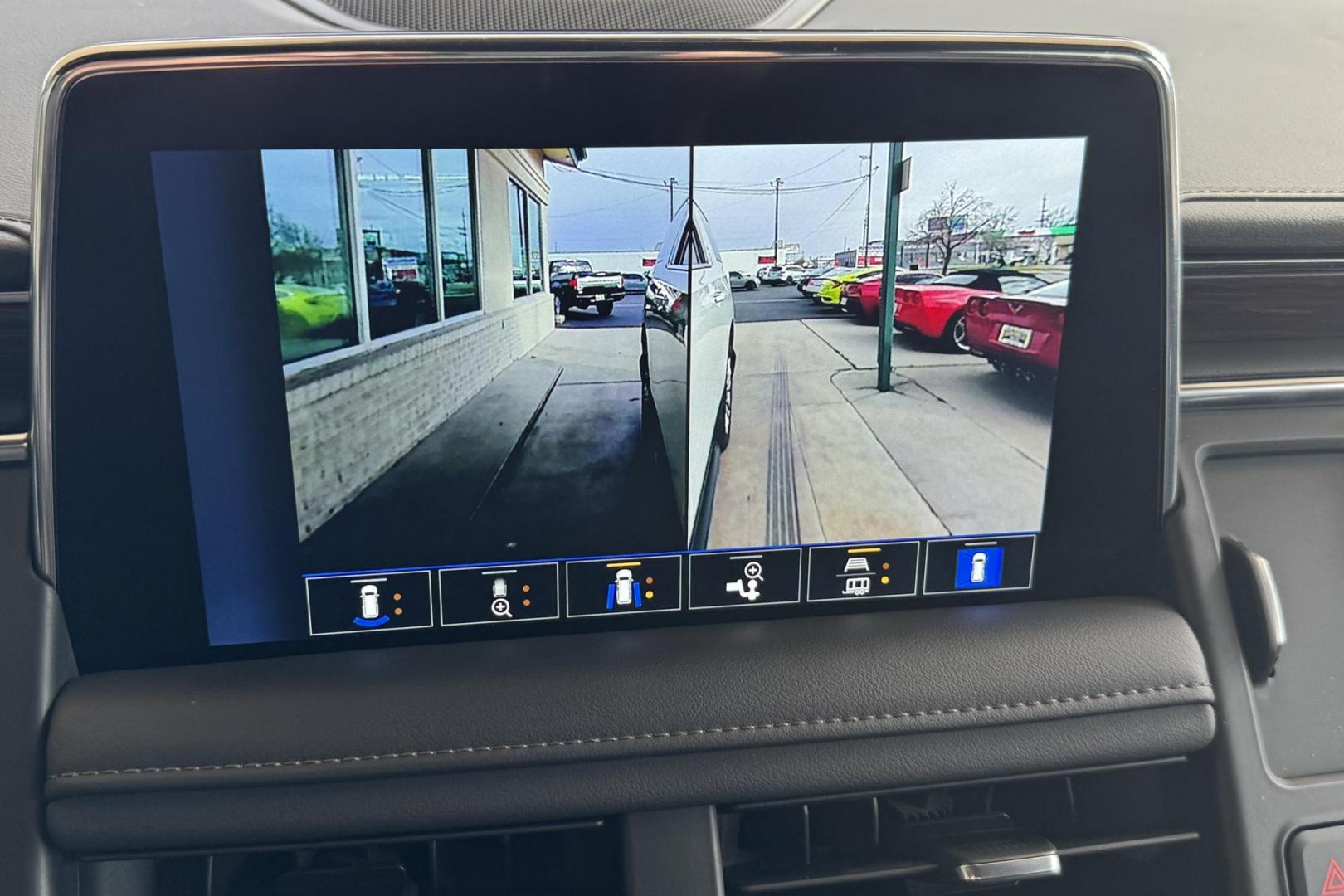 2024 Iridescent Pearl Tricoat /Jet Black Chevrolet Suburban High Country (1GNSKGKT4RR) with an 6 Cyl Duramax 3.0 Liter Turbo Diesel engine, Automatic 10 Speed transmission, located at 2304 W. Main St., Boise, ID, 83702, (208) 342-7777, 43.622105, -116.218658 - Remaining Factory Warranty! Great Fuel Economy! Ready To Go! - Photo#8