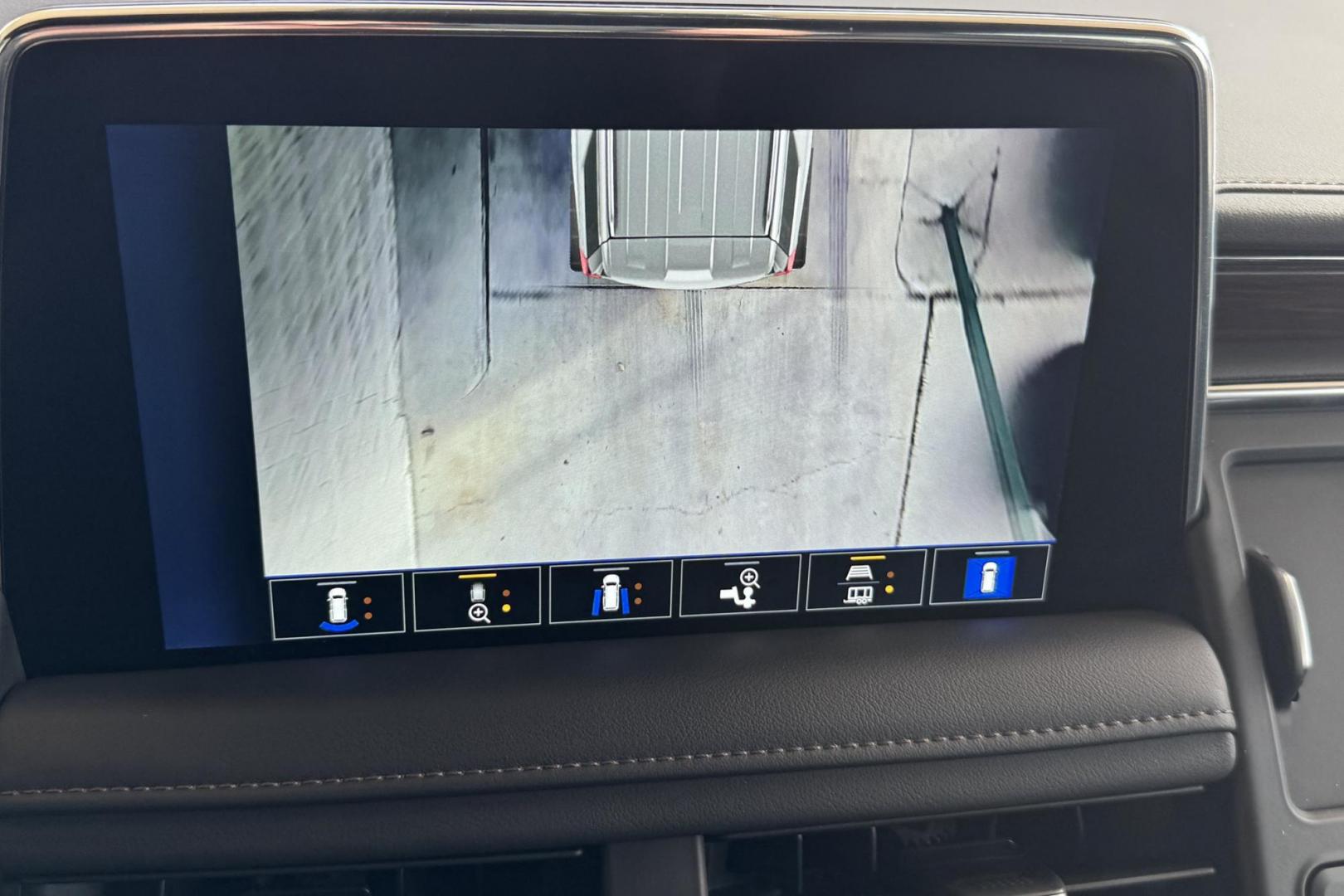 2024 Iridescent Pearl Tricoat /Jet Black Chevrolet Suburban High Country (1GNSKGKT4RR) with an 6 Cyl Duramax 3.0 Liter Turbo Diesel engine, Automatic 10 Speed transmission, located at 2304 W. Main St., Boise, ID, 83702, (208) 342-7777, 43.622105, -116.218658 - Remaining Factory Warranty! Great Fuel Economy! Ready To Go! - Photo#9