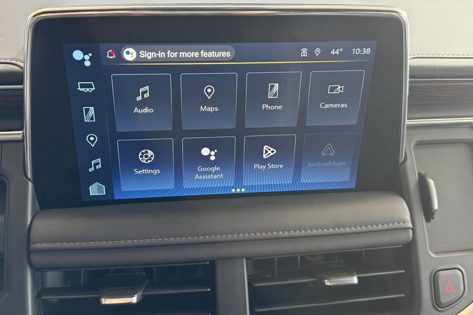 2024 Iridescent Pearl Tricoat /Jet Black Chevrolet Suburban High Country (1GNSKGKT4RR) with an 6 Cyl Duramax 3.0 Liter Turbo Diesel engine, Automatic 10 Speed transmission, located at 2304 W. Main St., Boise, ID, 83702, (208) 342-7777, 43.622105, -116.218658 - Remaining Factory Warranty! Great Fuel Economy! Ready To Go! - Photo#11