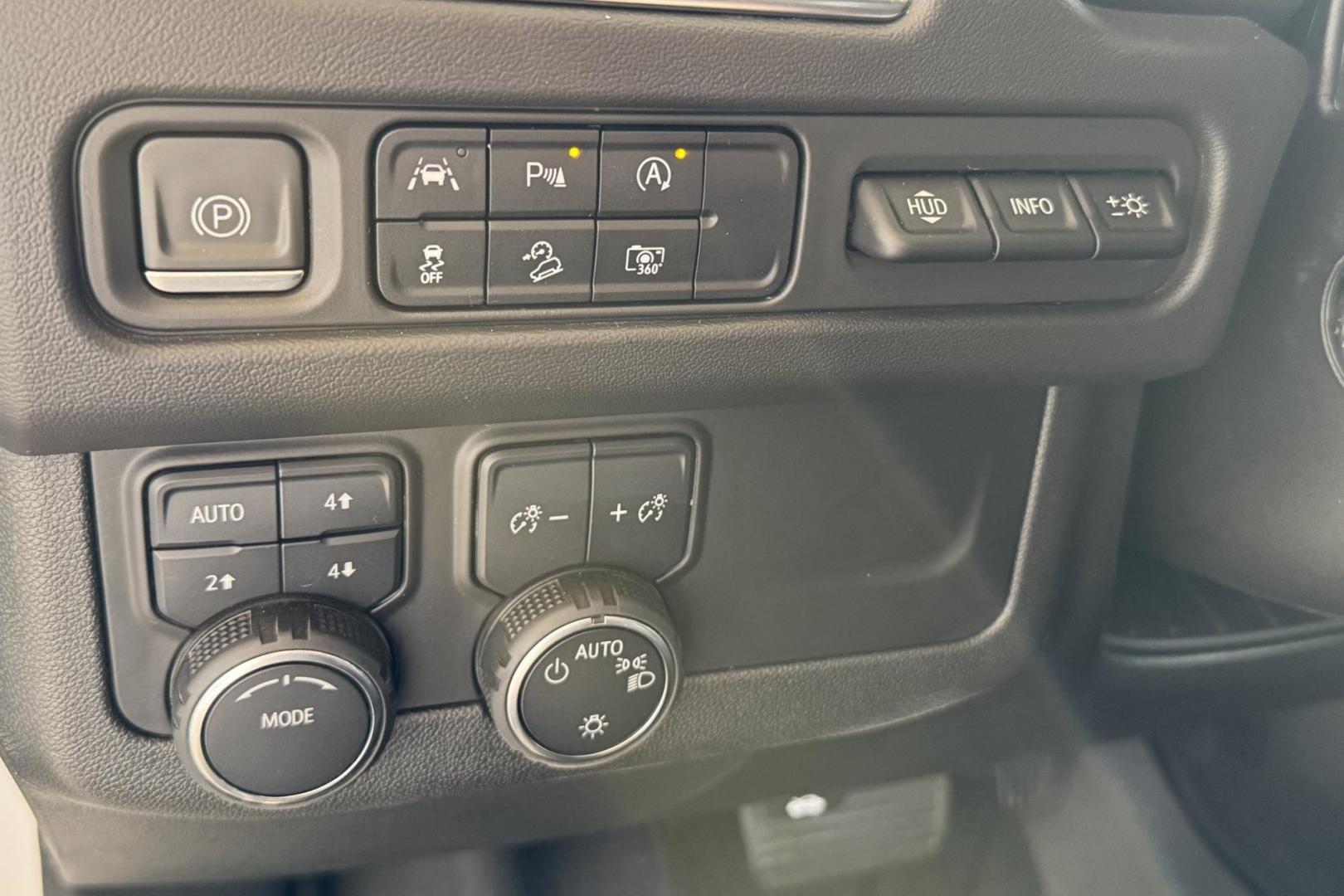 2024 Iridescent Pearl Tricoat /Jet Black Chevrolet Suburban High Country (1GNSKGKT4RR) with an 6 Cyl Duramax 3.0 Liter Turbo Diesel engine, Automatic 10 Speed transmission, located at 2304 W. Main St., Boise, ID, 83702, (208) 342-7777, 43.622105, -116.218658 - Remaining Factory Warranty! Great Fuel Economy! Ready To Go! - Photo#13