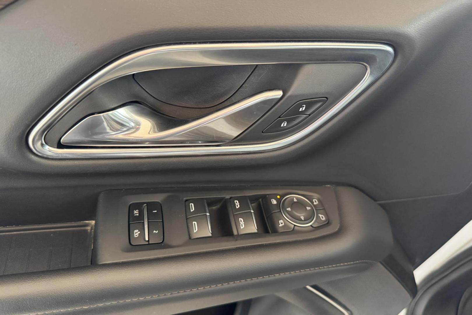 2024 Iridescent Pearl Tricoat /Jet Black Chevrolet Suburban High Country (1GNSKGKT4RR) with an 6 Cyl Duramax 3.0 Liter Turbo Diesel engine, Automatic 10 Speed transmission, located at 2304 W. Main St., Boise, ID, 83702, (208) 342-7777, 43.622105, -116.218658 - Remaining Factory Warranty! Great Fuel Economy! Ready To Go! - Photo#18