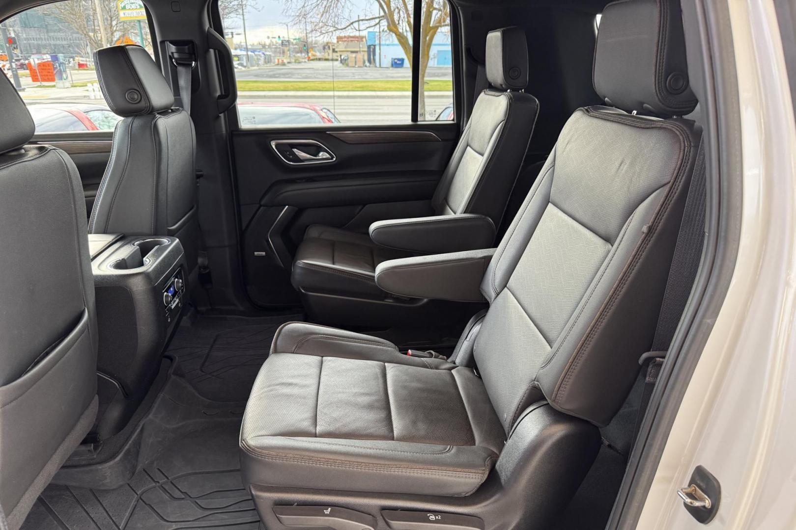 2024 Iridescent Pearl Tricoat /Jet Black Chevrolet Suburban High Country (1GNSKGKT4RR) with an 6 Cyl Duramax 3.0 Liter Turbo Diesel engine, Automatic 10 Speed transmission, located at 2304 W. Main St., Boise, ID, 83702, (208) 342-7777, 43.622105, -116.218658 - Remaining Factory Warranty! Great Fuel Economy! Ready To Go! - Photo#20