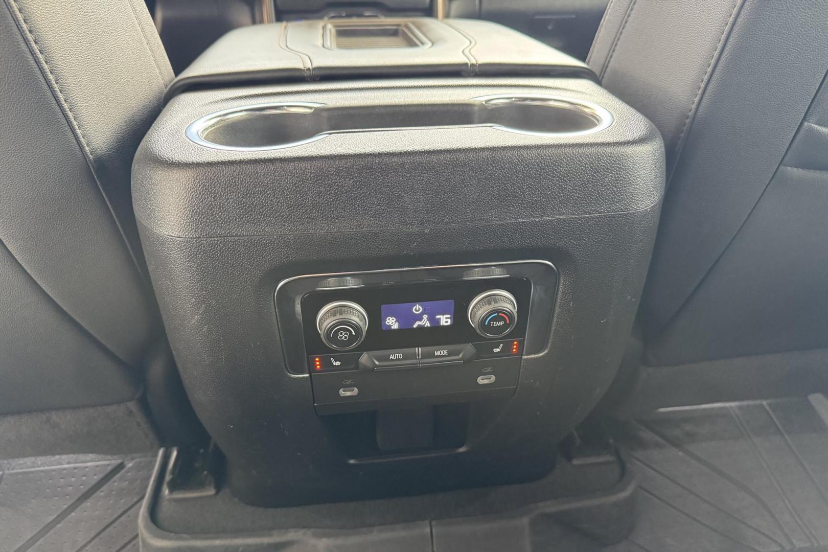 2024 Iridescent Pearl Tricoat /Jet Black Chevrolet Suburban High Country (1GNSKGKT4RR) with an 6 Cyl Duramax 3.0 Liter Turbo Diesel engine, Automatic 10 Speed transmission, located at 2304 W. Main St., Boise, ID, 83702, (208) 342-7777, 43.622105, -116.218658 - Remaining Factory Warranty! Great Fuel Economy! Ready To Go! - Photo#21