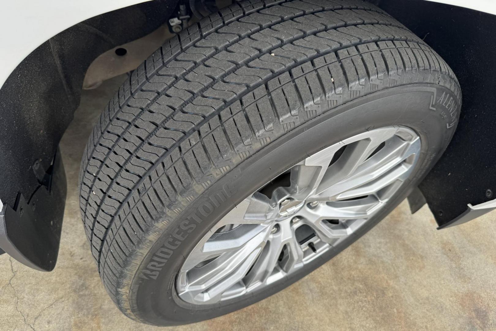 2024 Iridescent Pearl Tricoat /Jet Black Chevrolet Suburban High Country (1GNSKGKT4RR) with an 6 Cyl Duramax 3.0 Liter Turbo Diesel engine, Automatic 10 Speed transmission, located at 2304 W. Main St., Boise, ID, 83702, (208) 342-7777, 43.622105, -116.218658 - Remaining Factory Warranty! Great Fuel Economy! Ready To Go! - Photo#25