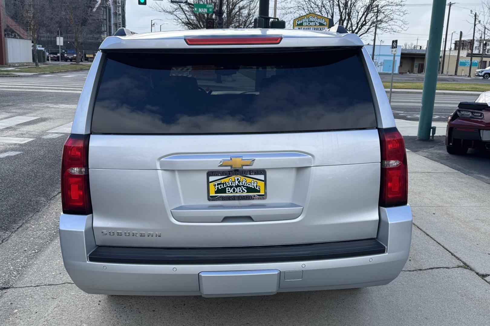 2020 Quicksilver Metallic /Jet Black Chevrolet Suburban LT (1GNSKHKC3LR) with an V8 5.3 Liter engine, Automatic 6 Speed transmission, located at 2304 W. Main St., Boise, ID, 83702, (208) 342-7777, 43.622105, -116.218658 - Highly Optioned! Power Adjustable Driver Pedals! Seats 8! - Photo#1