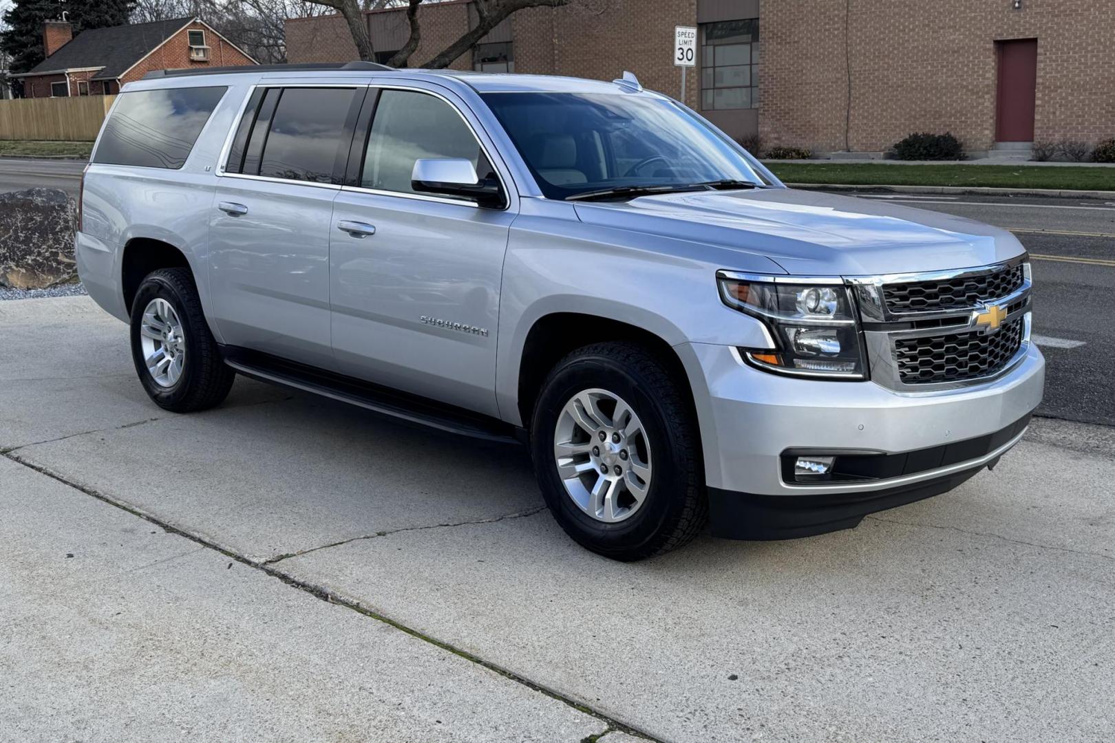 2020 Quicksilver Metallic /Jet Black Chevrolet Suburban LT (1GNSKHKC3LR) with an V8 5.3 Liter engine, Automatic 6 Speed transmission, located at 2304 W. Main St., Boise, ID, 83702, (208) 342-7777, 43.622105, -116.218658 - Highly Optioned! Power Adjustable Driver Pedals! Seats 8! - Photo#2