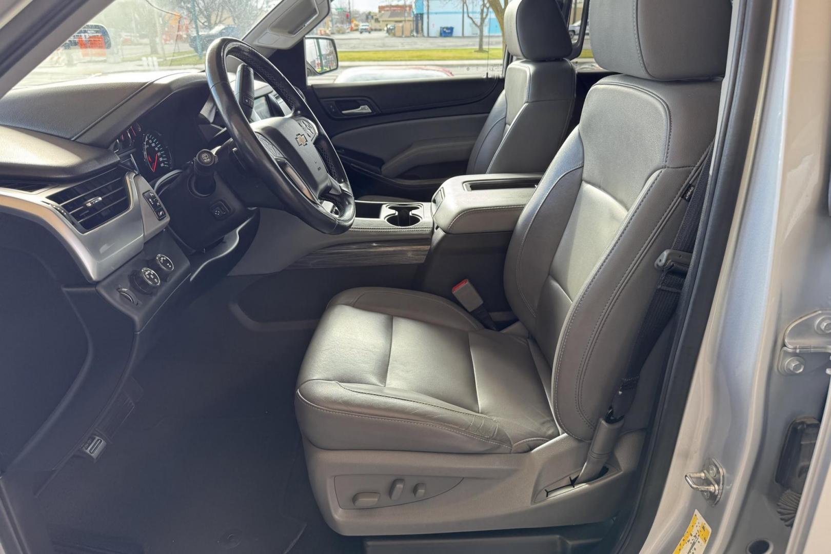 2020 Quicksilver Metallic /Jet Black Chevrolet Suburban LT (1GNSKHKC3LR) with an V8 5.3 Liter engine, Automatic 6 Speed transmission, located at 2304 W. Main St., Boise, ID, 83702, (208) 342-7777, 43.622105, -116.218658 - Highly Optioned! Power Adjustable Driver Pedals! Seats 8! - Photo#14