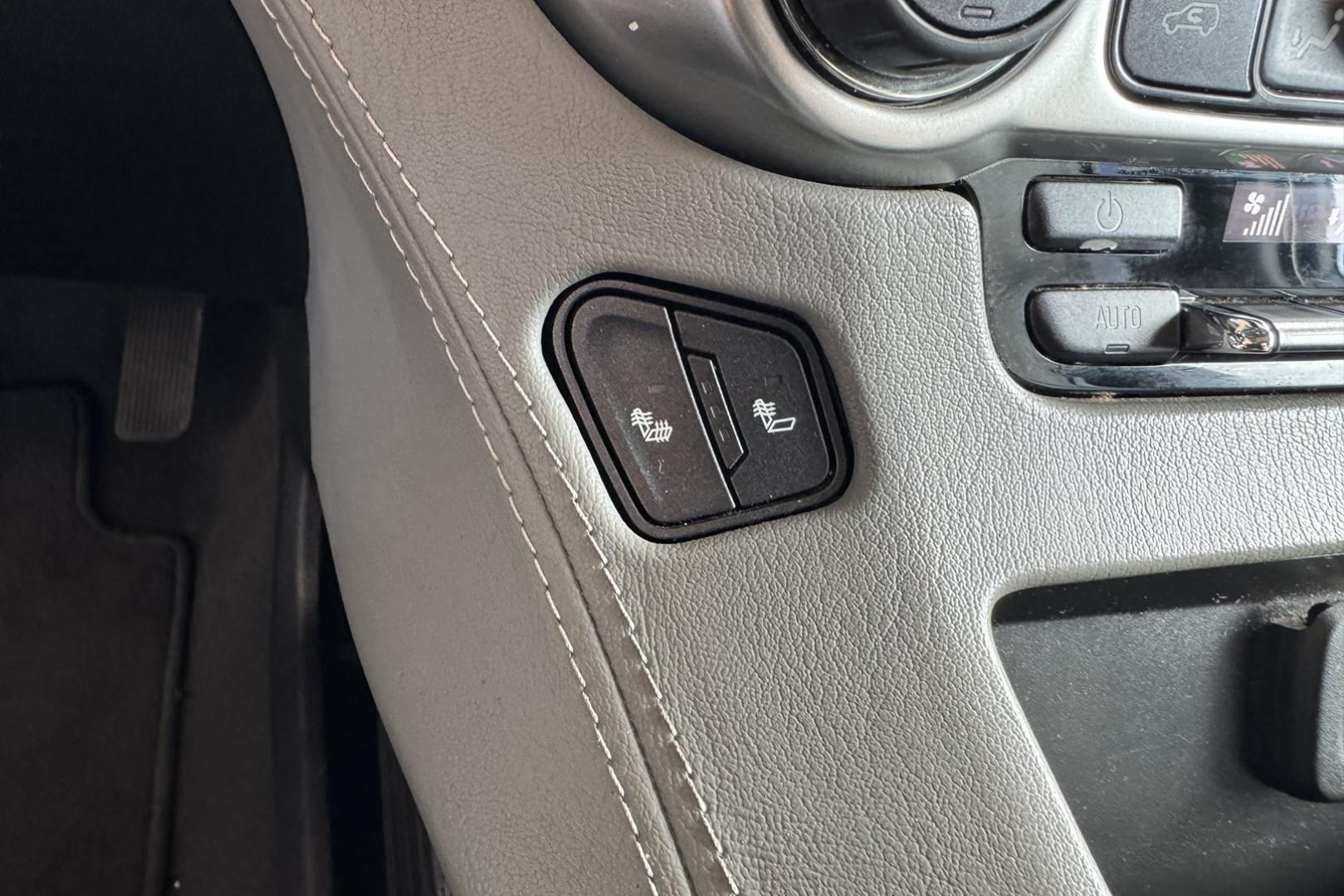 2020 Quicksilver Metallic /Jet Black Chevrolet Suburban LT (1GNSKHKC3LR) with an V8 5.3 Liter engine, Automatic 6 Speed transmission, located at 2304 W. Main St., Boise, ID, 83702, (208) 342-7777, 43.622105, -116.218658 - Highly Optioned! Power Adjustable Driver Pedals! Seats 8! - Photo#15