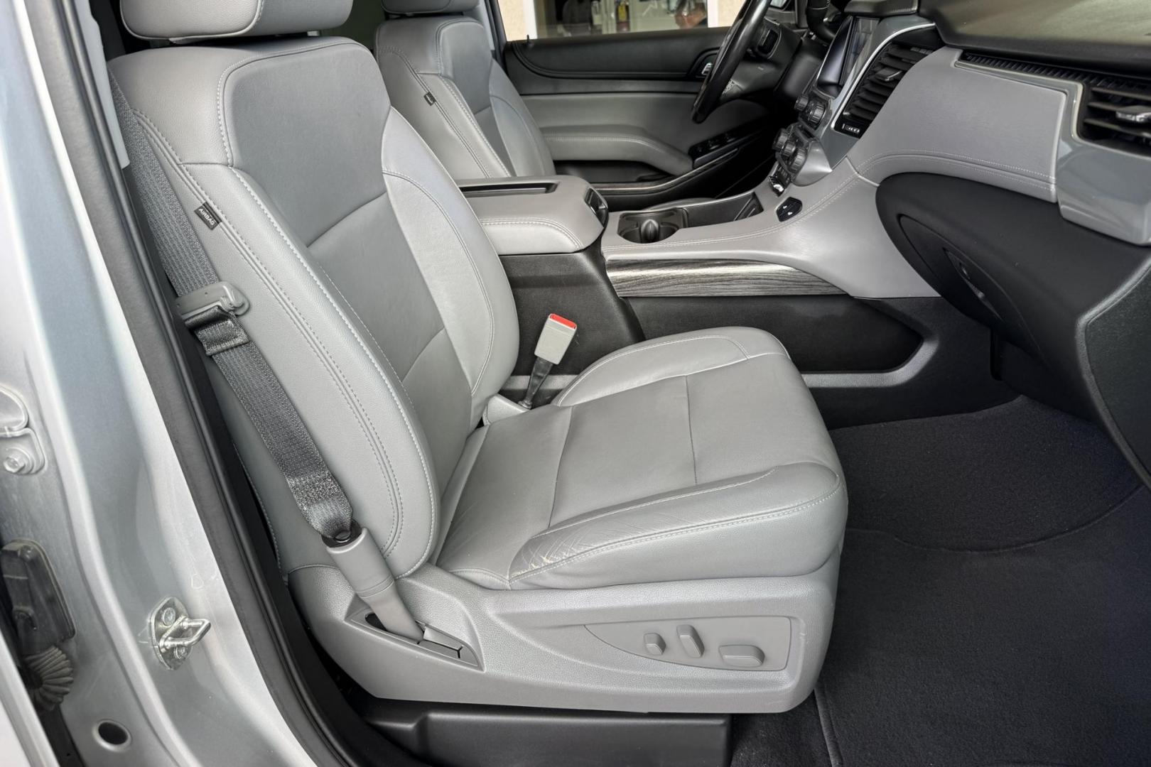 2020 Quicksilver Metallic /Jet Black Chevrolet Suburban LT (1GNSKHKC3LR) with an V8 5.3 Liter engine, Automatic 6 Speed transmission, located at 2304 W. Main St., Boise, ID, 83702, (208) 342-7777, 43.622105, -116.218658 - Highly Optioned! Power Adjustable Driver Pedals! Seats 8! - Photo#20