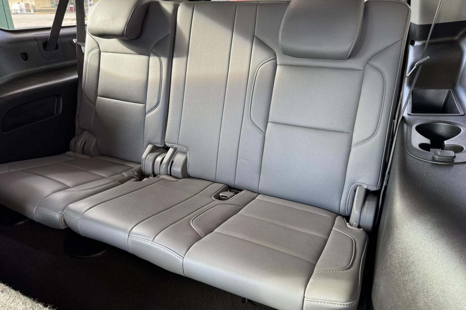 2020 Quicksilver Metallic /Jet Black Chevrolet Suburban LT (1GNSKHKC3LR) with an V8 5.3 Liter engine, Automatic 6 Speed transmission, located at 2304 W. Main St., Boise, ID, 83702, (208) 342-7777, 43.622105, -116.218658 - Highly Optioned! Power Adjustable Driver Pedals! Seats 8! - Photo#27