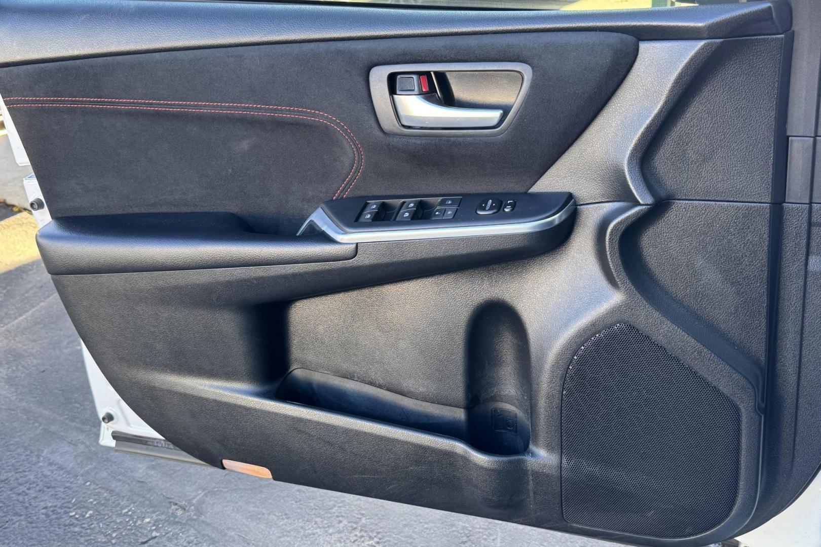 2016 Super White /Black Toyota Camry XSE (4T1BF1FK6GU) with an 4 Cyl 2.5 Liter engine, Automatic 6 Speed transmission, located at 2304 W. Main St., Boise, ID, 83702, (208) 342-7777, 43.622105, -116.218658 - New Tires! One Owner! Clean! - Photo#5