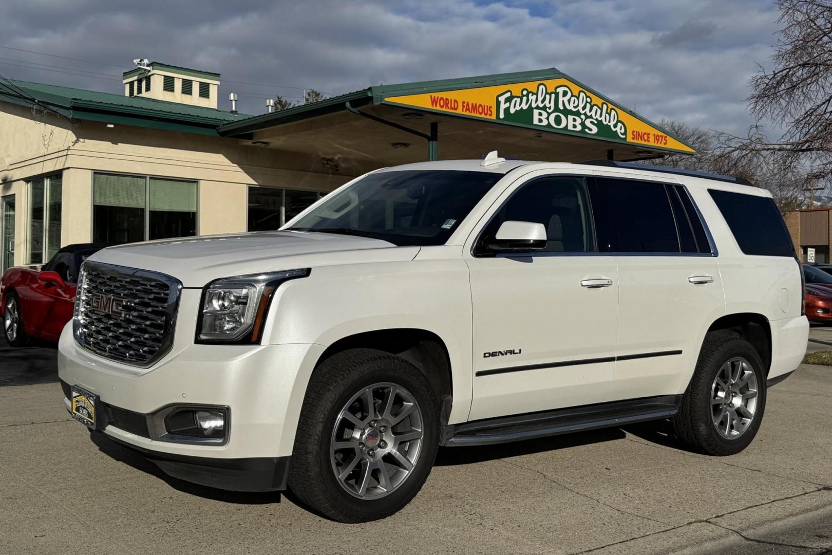 2019 White Diamond Pearl /Dune GMC Yukon Denali (1GKS2CKJ5KR) with an V8 6.2 Liter engine, Automatic 10 Speed transmission, located at 2304 W. Main St., Boise, ID, 83702, (208) 342-7777, 43.622105, -116.218658 - 7 Passenger! Power Rear 3rd Row Seating! Very, Very Nice! - Photo#0