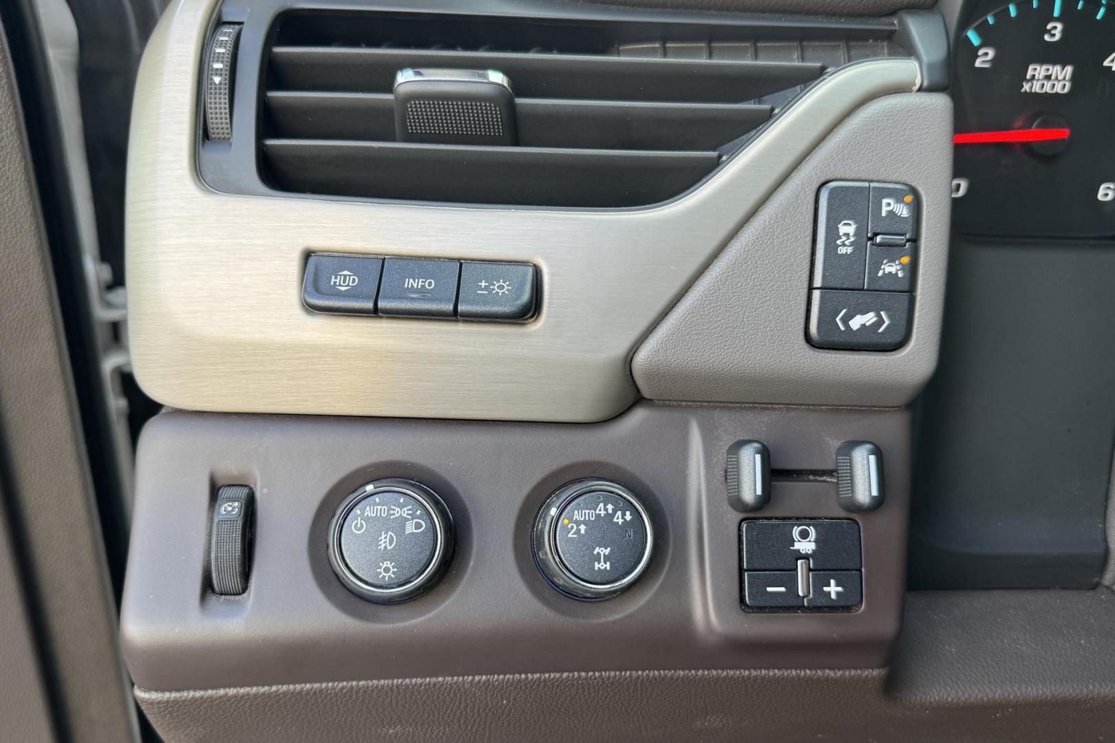 2019 White Diamond Pearl /Dune GMC Yukon Denali (1GKS2CKJ5KR) with an V8 6.2 Liter engine, Automatic 10 Speed transmission, located at 2304 W. Main St., Boise, ID, 83702, (208) 342-7777, 43.622105, -116.218658 - 7 Passenger! Power Rear 3rd Row Seating! Very, Very Nice! - Photo#5