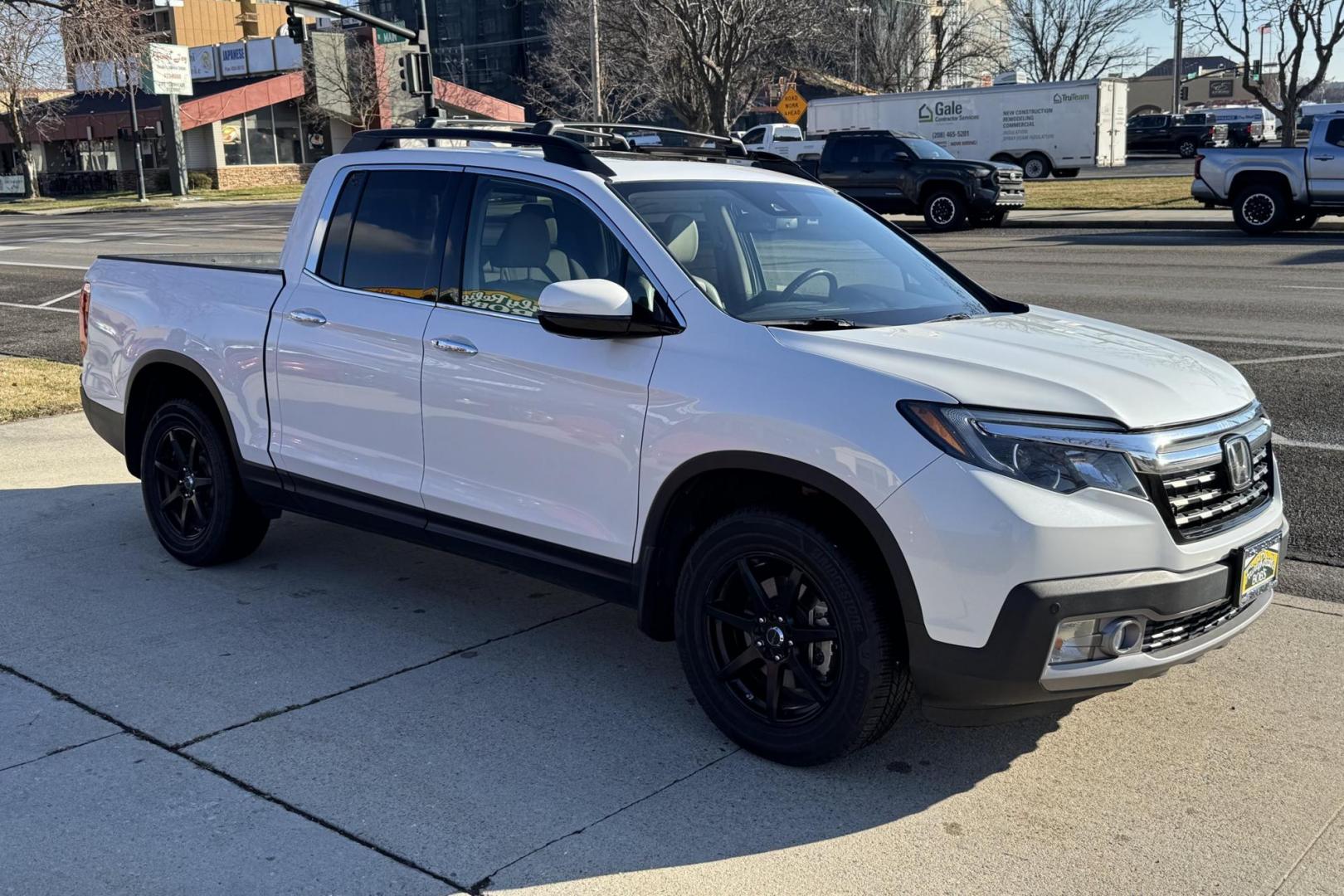 2020 White /Tan Honda Ridgeline RTL-E (5FPYK3F78LB) with an V6 3.5 Liter engine, Automatic 9 Speed transmission, located at 2304 W. Main St., Boise, ID, 83702, (208) 342-7777, 43.622105, -116.218658 - Photo#2