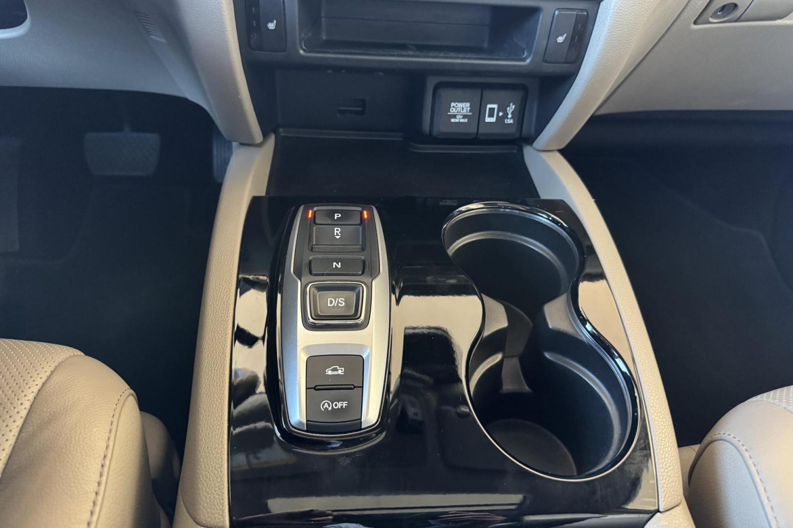 2020 White /Tan Honda Ridgeline RTL-E (5FPYK3F78LB) with an V6 3.5 Liter engine, Automatic 9 Speed transmission, located at 2304 W. Main St., Boise, ID, 83702, (208) 342-7777, 43.622105, -116.218658 - Photo#8