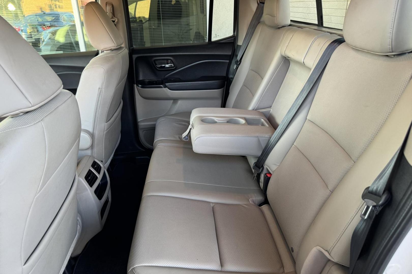 2020 White /Tan Honda Ridgeline RTL-E (5FPYK3F78LB) with an V6 3.5 Liter engine, Automatic 9 Speed transmission, located at 2304 W. Main St., Boise, ID, 83702, (208) 342-7777, 43.622105, -116.218658 - Photo#15