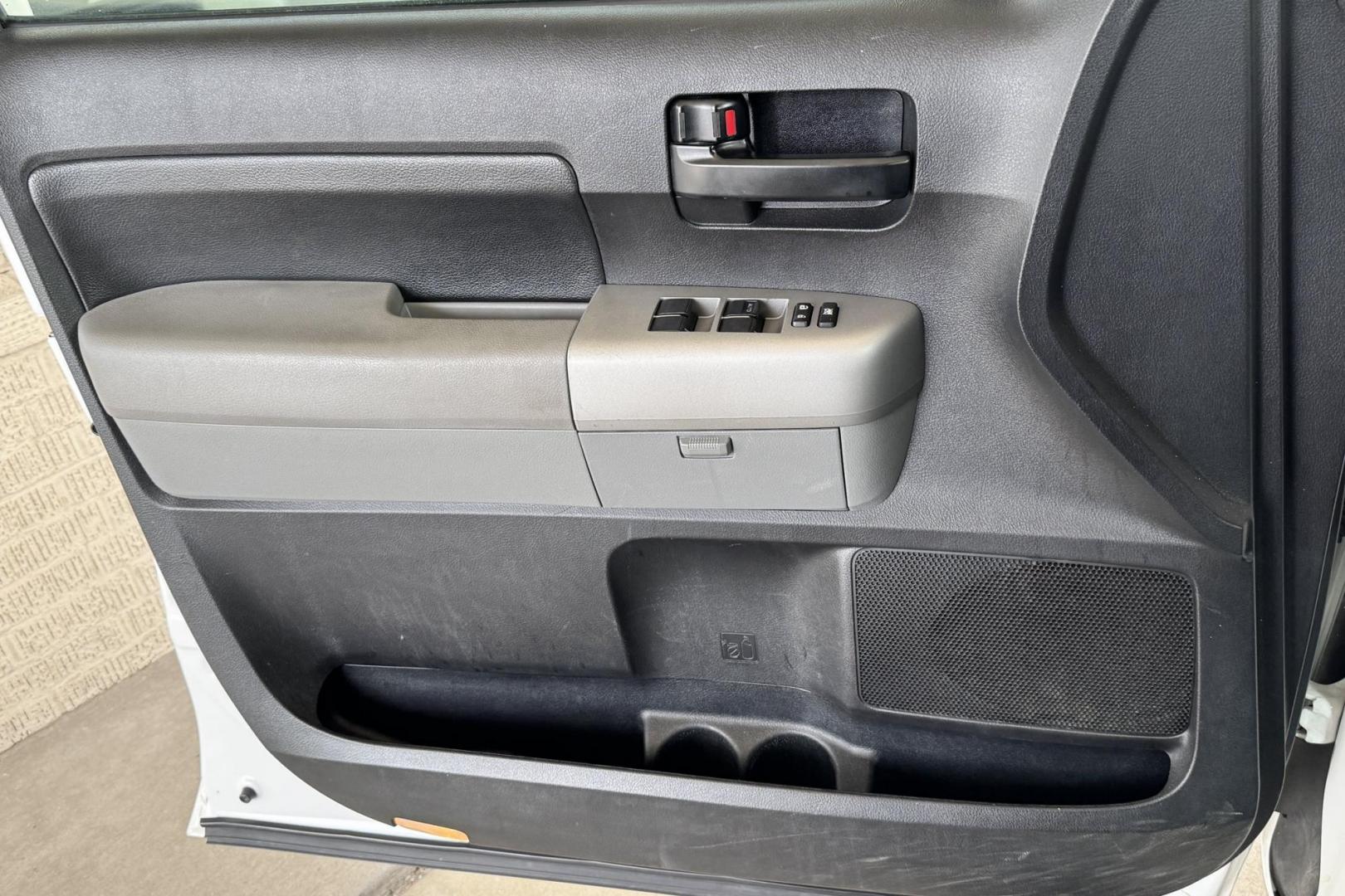 2008 White /Gray Toyota Tundra (5TFRT54148X) with an V8 4.7 Liter engine, Automatic transmission, located at 2304 W. Main St., Boise, ID, 83702, (208) 342-7777, 43.622105, -116.218658 - Great Looking Truck! Ready To Go! - Photo#6