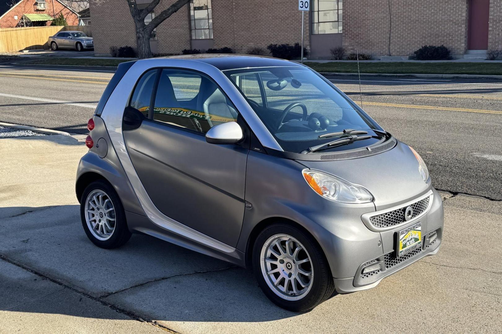 2013 Gray /Black Smart Fortwo Passion (WMEEJ3BA1DK) with an 1.0L L3 DOHC 12V engine, 5-Speed Automatic transmission, located at 2304 W. Main St., Boise, ID, 83702, (208) 342-7777, 43.622105, -116.218658 - Looking for easy parking and great gas mileage? This is it! - Photo#2