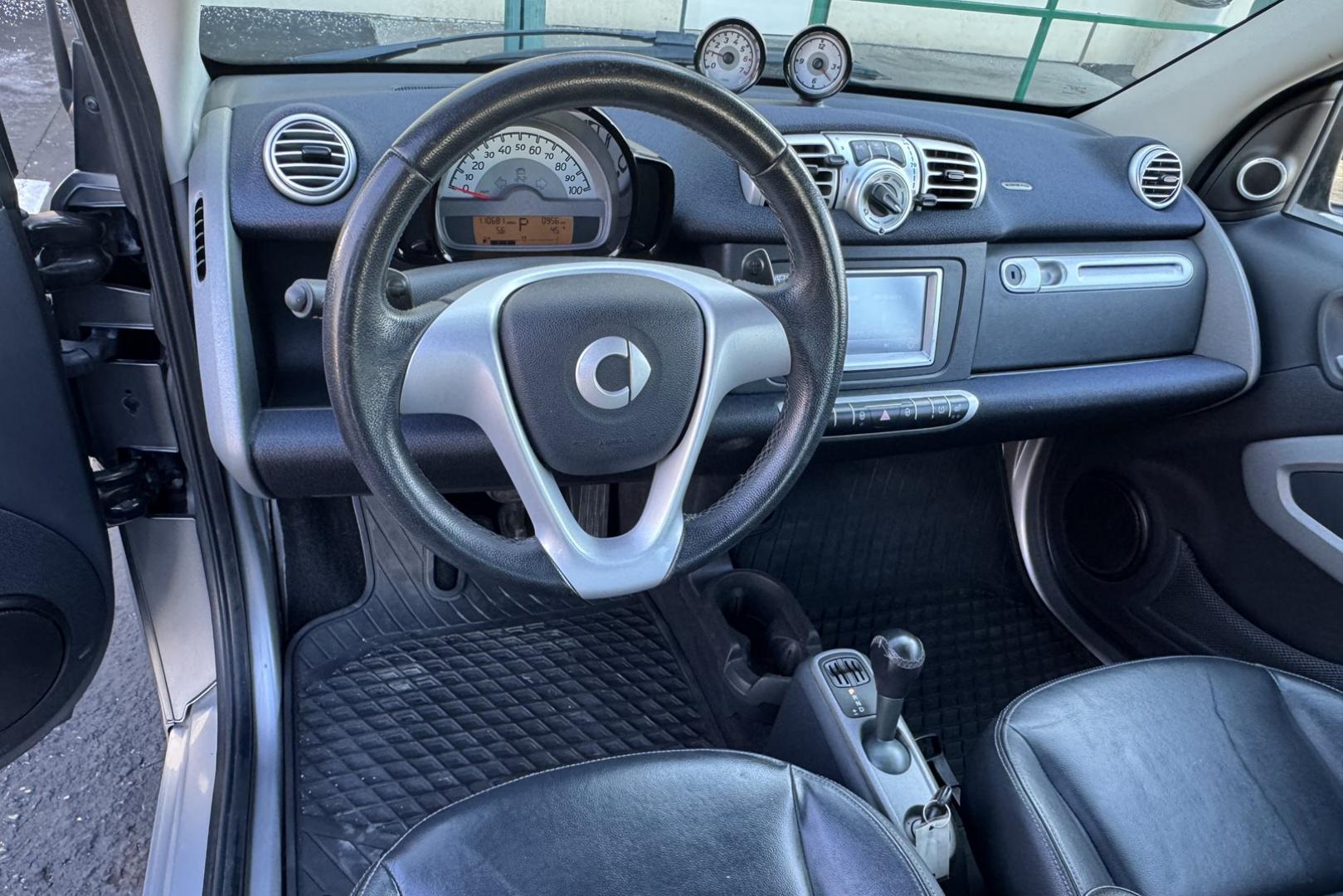 2013 Gray /Black Smart Fortwo Passion (WMEEJ3BA1DK) with an 1.0L L3 DOHC 12V engine, 5-Speed Automatic transmission, located at 2304 W. Main St., Boise, ID, 83702, (208) 342-7777, 43.622105, -116.218658 - Looking for easy parking and great gas mileage? This is it! - Photo#5