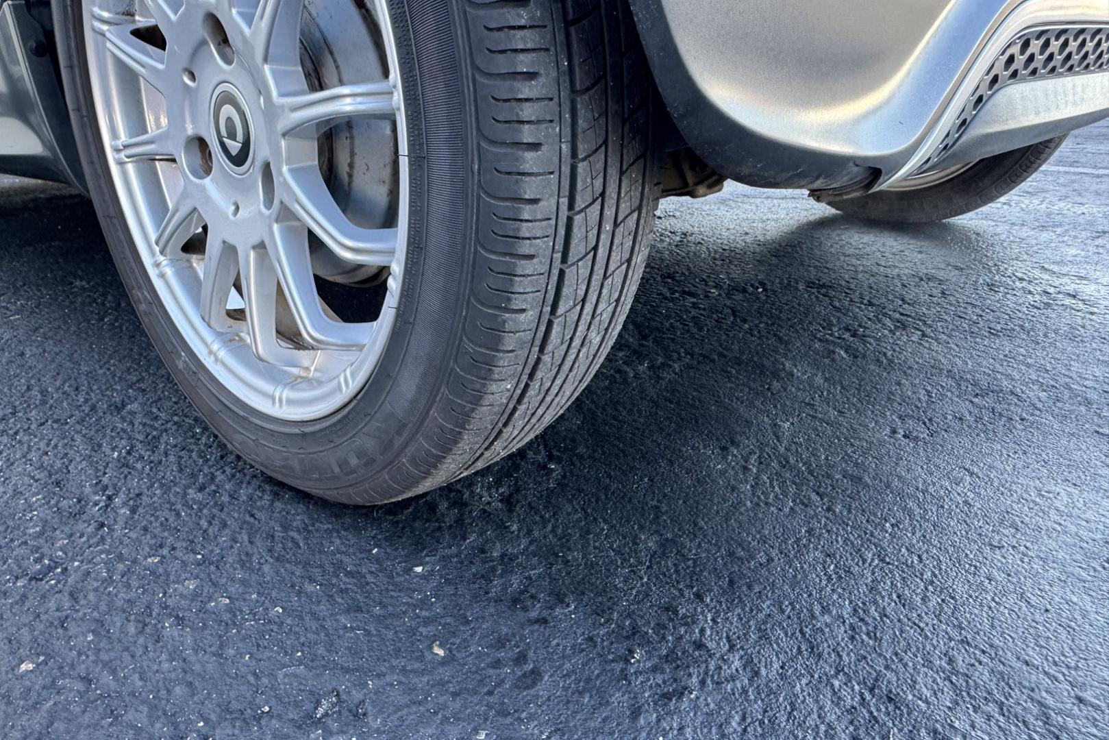 2013 Gray /Black Smart Fortwo Passion (WMEEJ3BA1DK) with an 1.0L L3 DOHC 12V engine, 5-Speed Automatic transmission, located at 2304 W. Main St., Boise, ID, 83702, (208) 342-7777, 43.622105, -116.218658 - Looking for easy parking and great gas mileage? This is it! - Photo#9