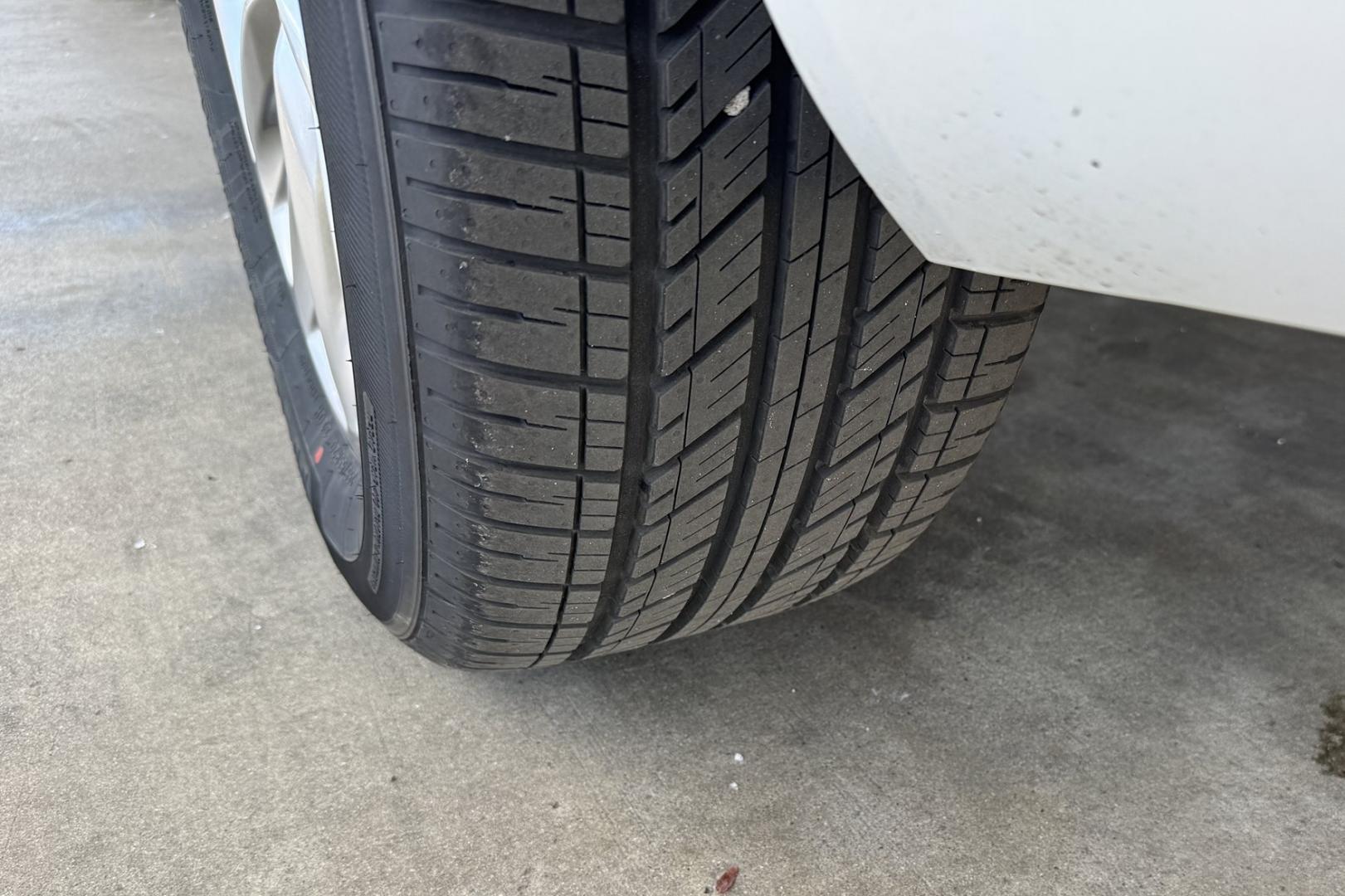 2022 White Frost Tintcoat /Chestnut/Ebony Buick Enclave Avenir (5GAEVCKW7NJ) with an V6 3.6 Liter engine, Automatic 9 Speed transmission, located at 2304 W. Main St., Boise, ID, 83702, (208) 342-7777, 43.622105, -116.218658 - Highly Optioned With Safety, Comfort And Power! - Photo#4