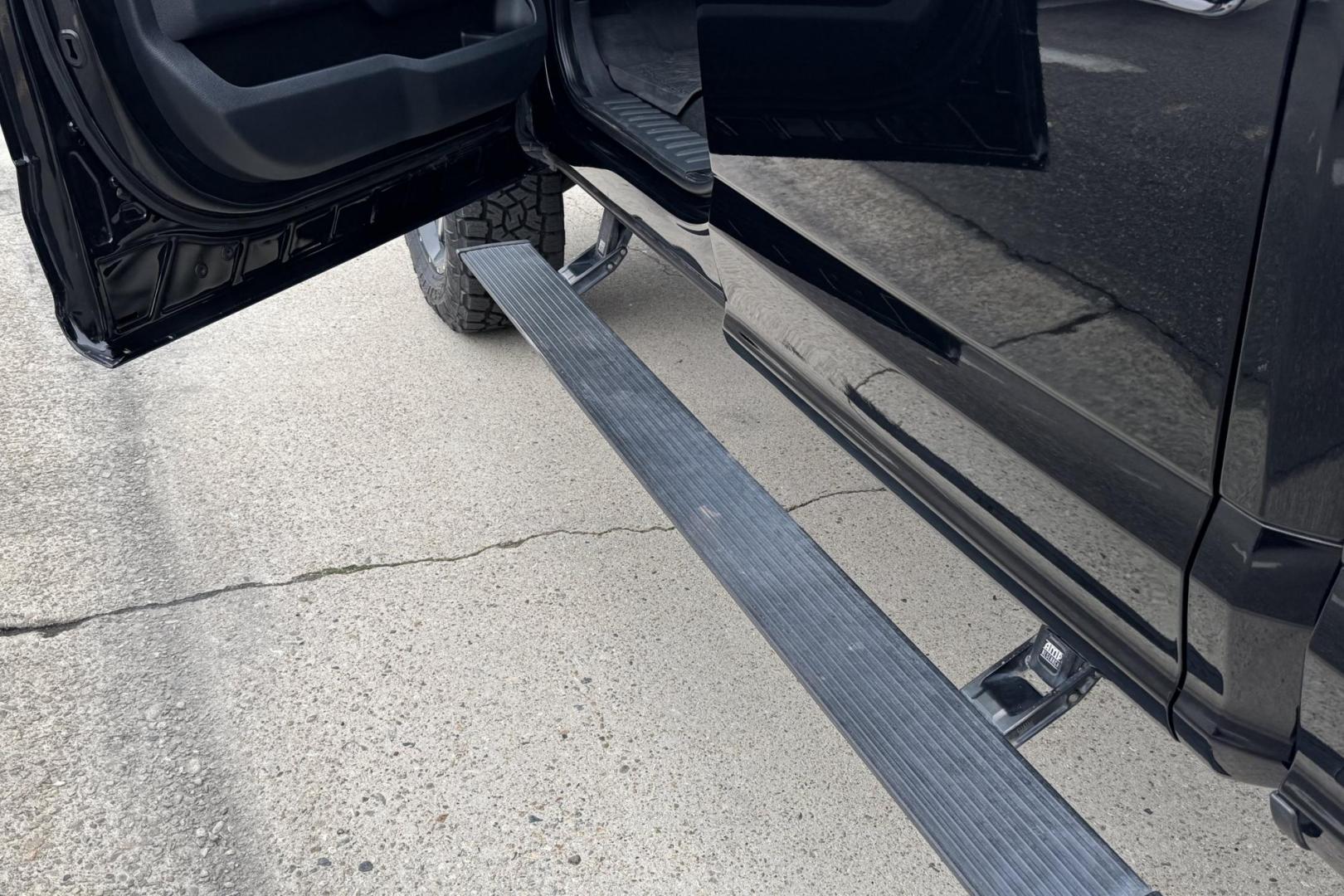 2022 Agate Black /Baja Leather Ford F-250 Lariat FX-4 (1FT8W2BT0NE) with an V8 6.7 Liter Turbo Diesel engine, Automatic 10 Speed transmission, located at 2304 W. Main St., Boise, ID, 83702, (208) 342-7777, 43.622105, -116.218658 - Stunning Diesel Ford With New Tires, Power Running Boards And Attitude! - Photo#4