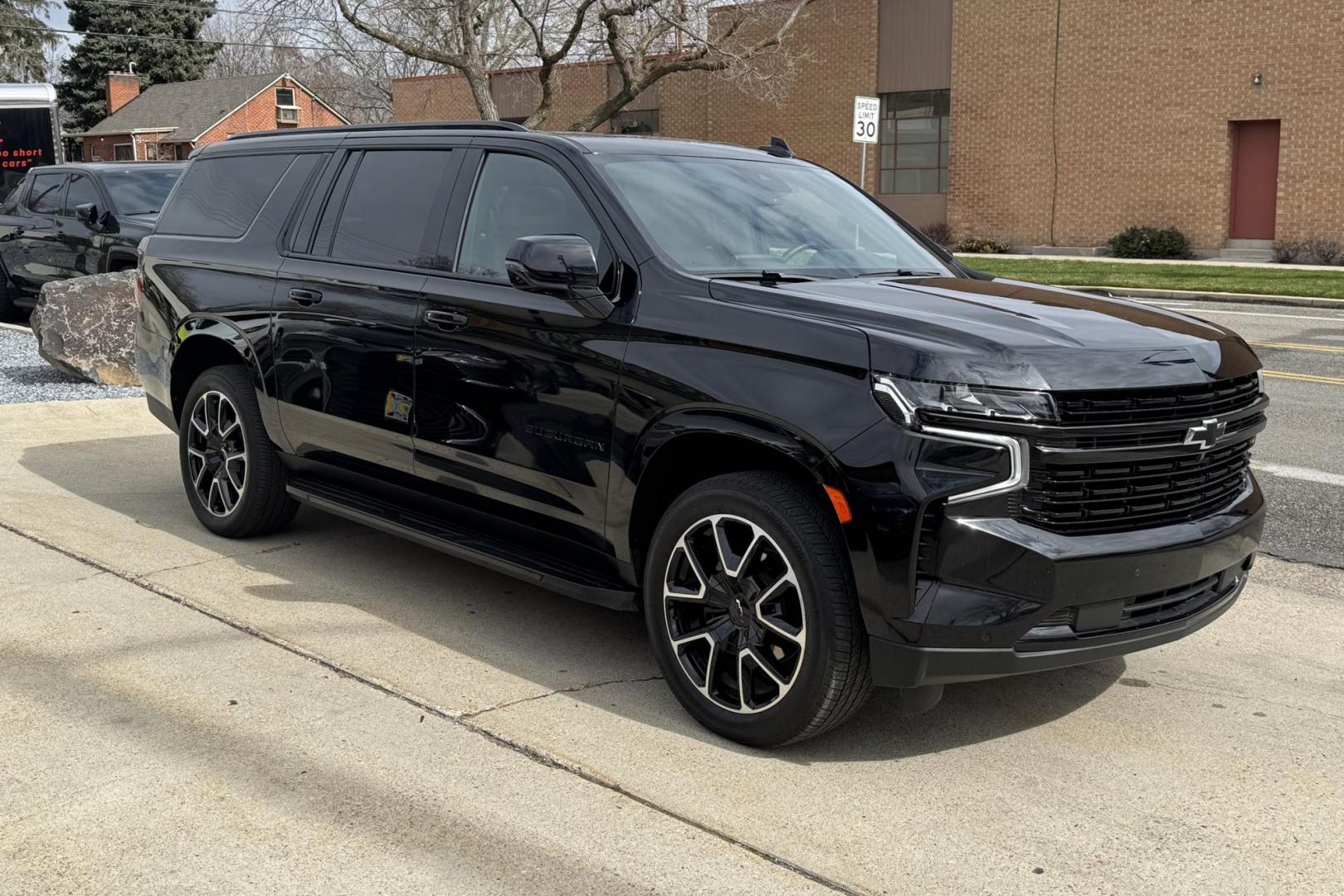 2024 Black /Black Chevrolet Suburban RST (1GNSKEKT8RR) with an 6 Cyl 3.0 Liter Turbo Diesel engine, Automatic 10 Speed transmission, located at 2304 W. Main St., Boise, ID, 83702, (208) 342-7777, 43.622105, -116.218658 - Photo#2