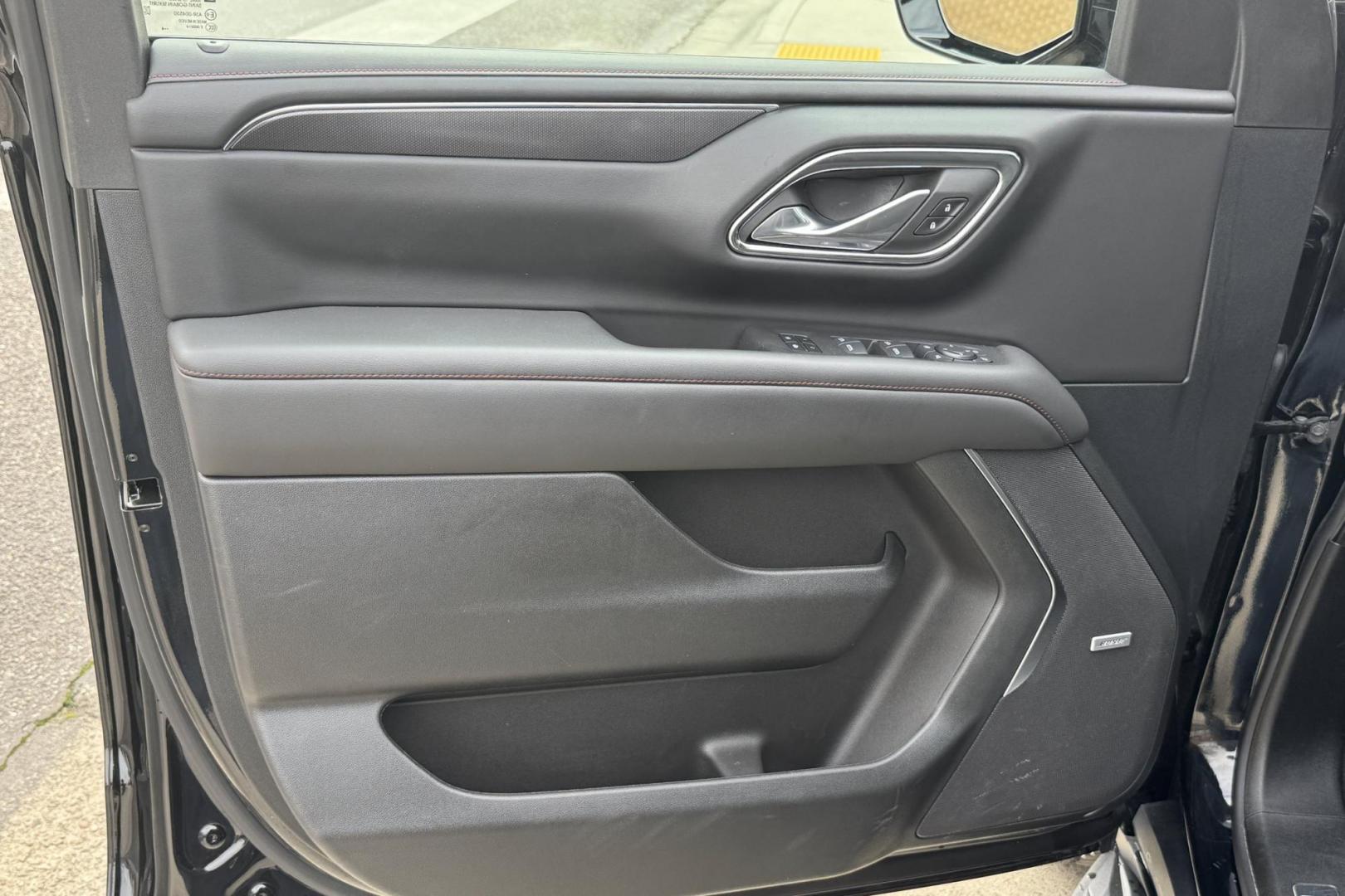 2024 Black /Black Chevrolet Suburban RST (1GNSKEKT8RR) with an 6 Cyl 3.0 Liter Turbo Diesel engine, Automatic 10 Speed transmission, located at 2304 W. Main St., Boise, ID, 83702, (208) 342-7777, 43.622105, -116.218658 - Photo#6