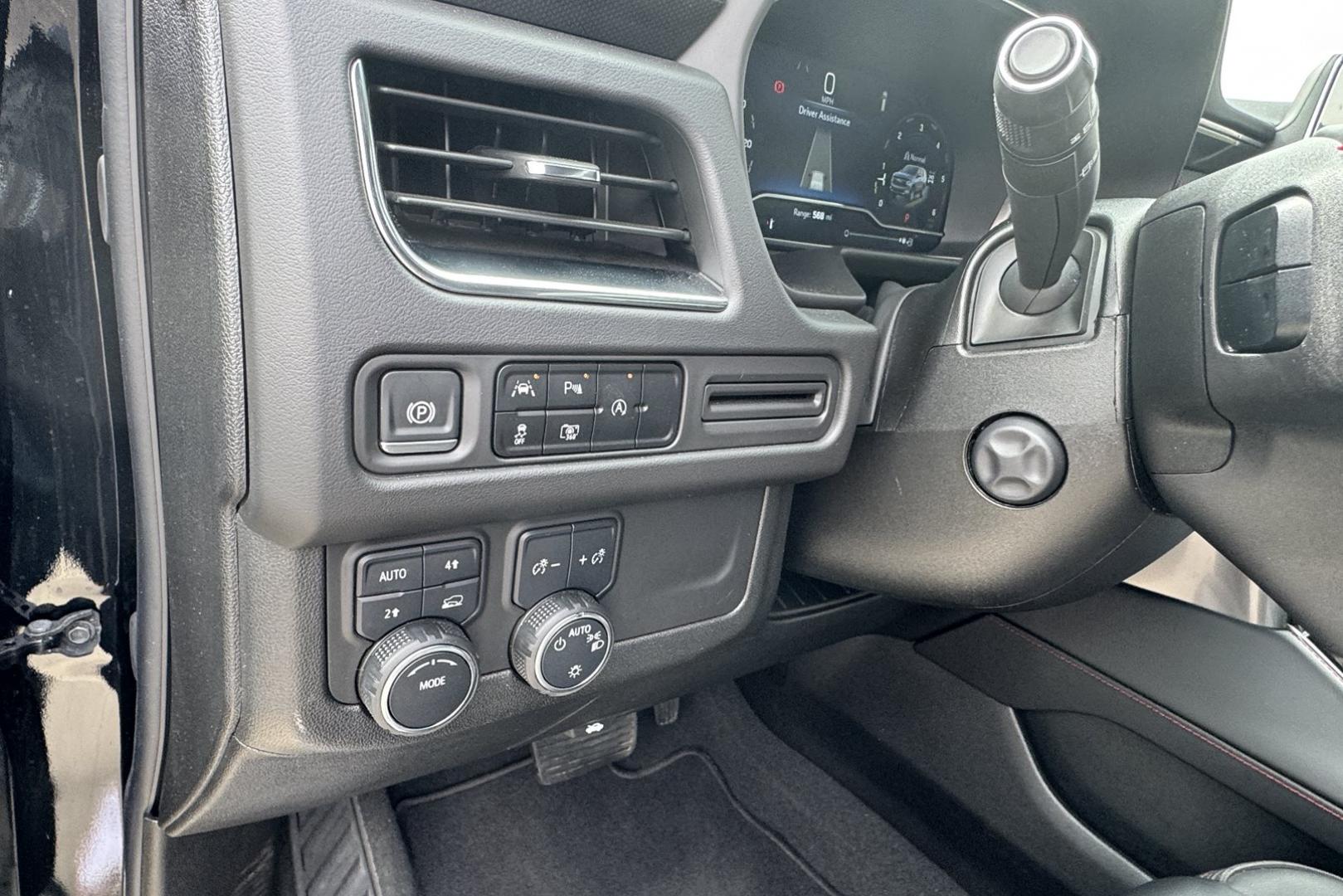 2024 Black /Black Chevrolet Suburban RST (1GNSKEKT8RR) with an 6 Cyl 3.0 Liter Turbo Diesel engine, Automatic 10 Speed transmission, located at 2304 W. Main St., Boise, ID, 83702, (208) 342-7777, 43.622105, -116.218658 - Photo#7