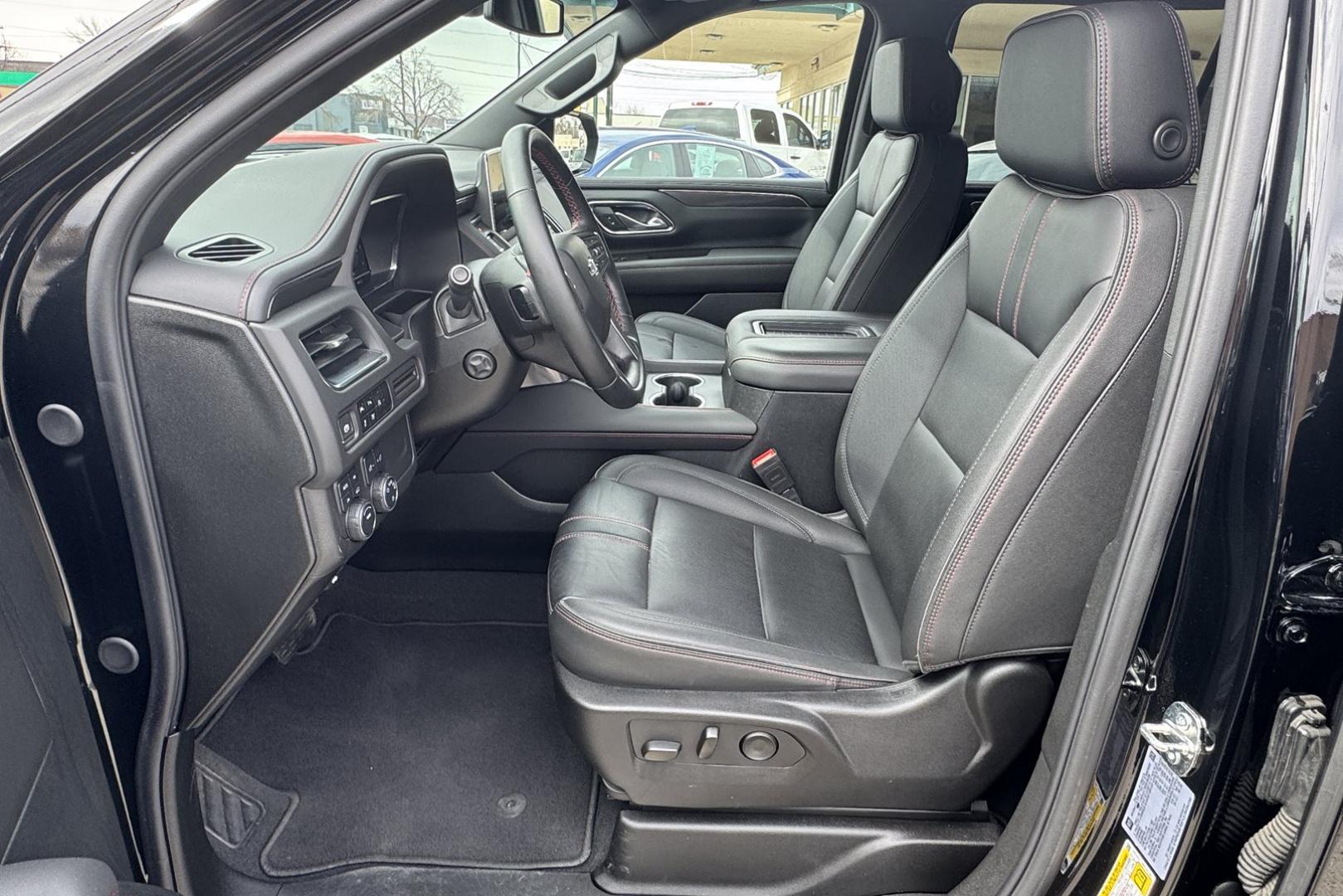 2024 Black /Black Chevrolet Suburban RST (1GNSKEKT8RR) with an 6 Cyl 3.0 Liter Turbo Diesel engine, Automatic 10 Speed transmission, located at 2304 W. Main St., Boise, ID, 83702, (208) 342-7777, 43.622105, -116.218658 - Photo#8