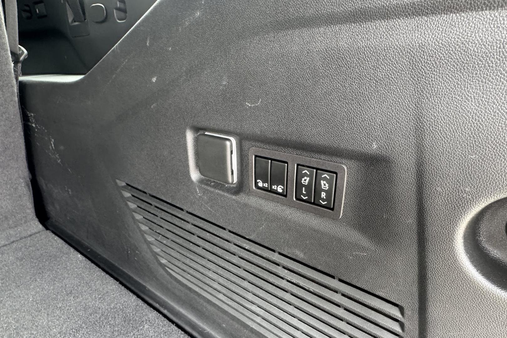 2024 Black /Black Chevrolet Suburban RST (1GNSKEKT8RR) with an 6 Cyl 3.0 Liter Turbo Diesel engine, Automatic 10 Speed transmission, located at 2304 W. Main St., Boise, ID, 83702, (208) 342-7777, 43.622105, -116.218658 - Photo#25